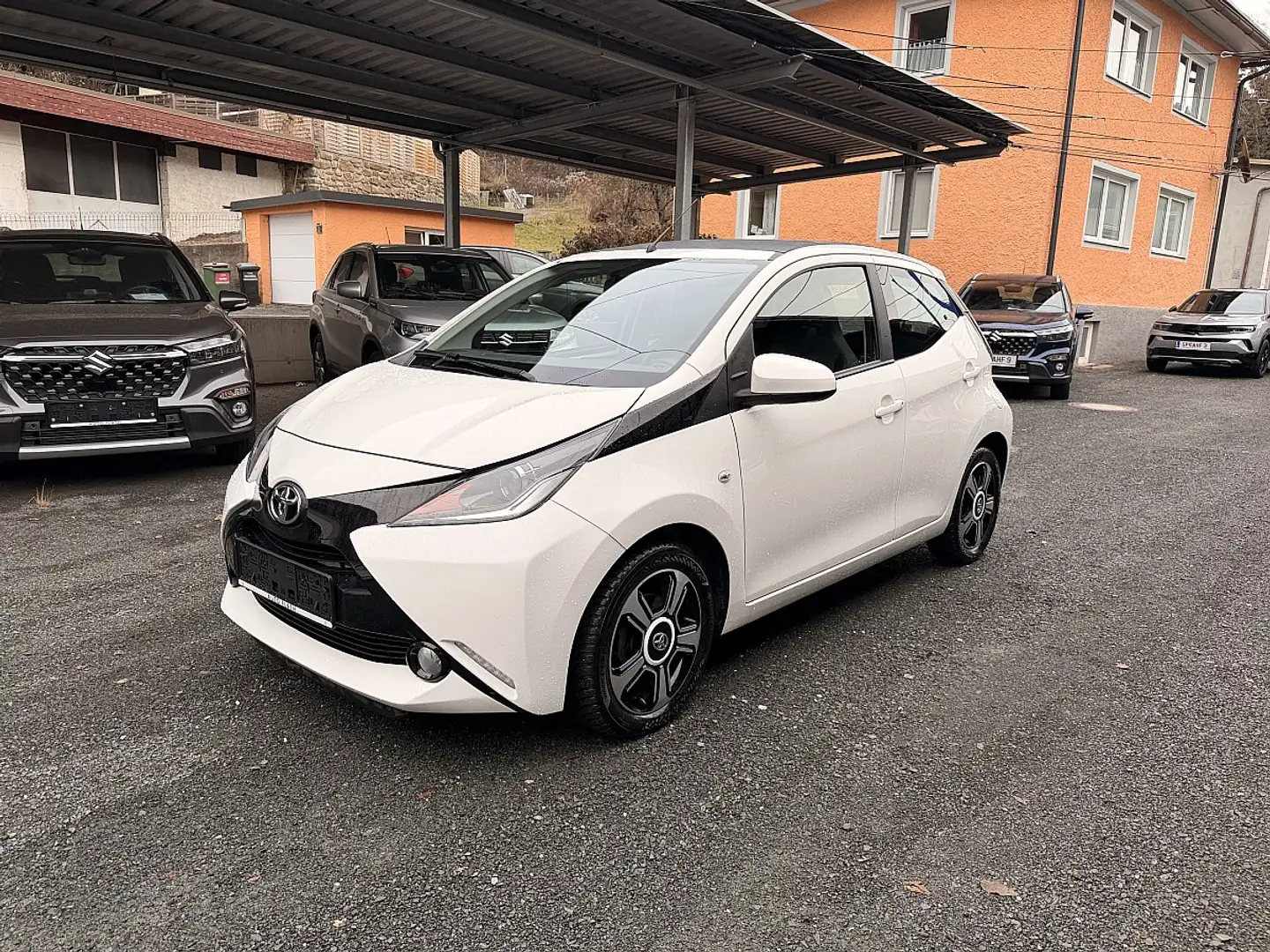 Toyota Aygo 1,0 VVT-i x-cite +xwave-Paket Weiß - 1