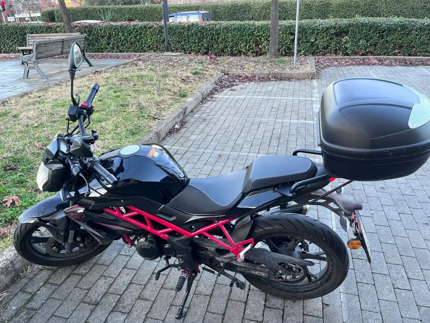 Benelli BN 125 Negro - 1