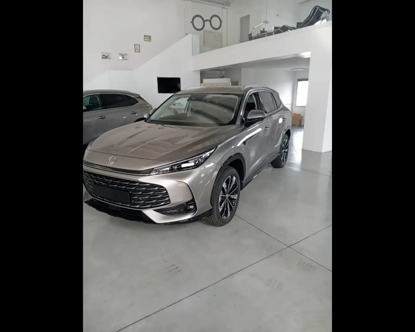 MG HS NEW  1.5 T DCT COM Argent - 1