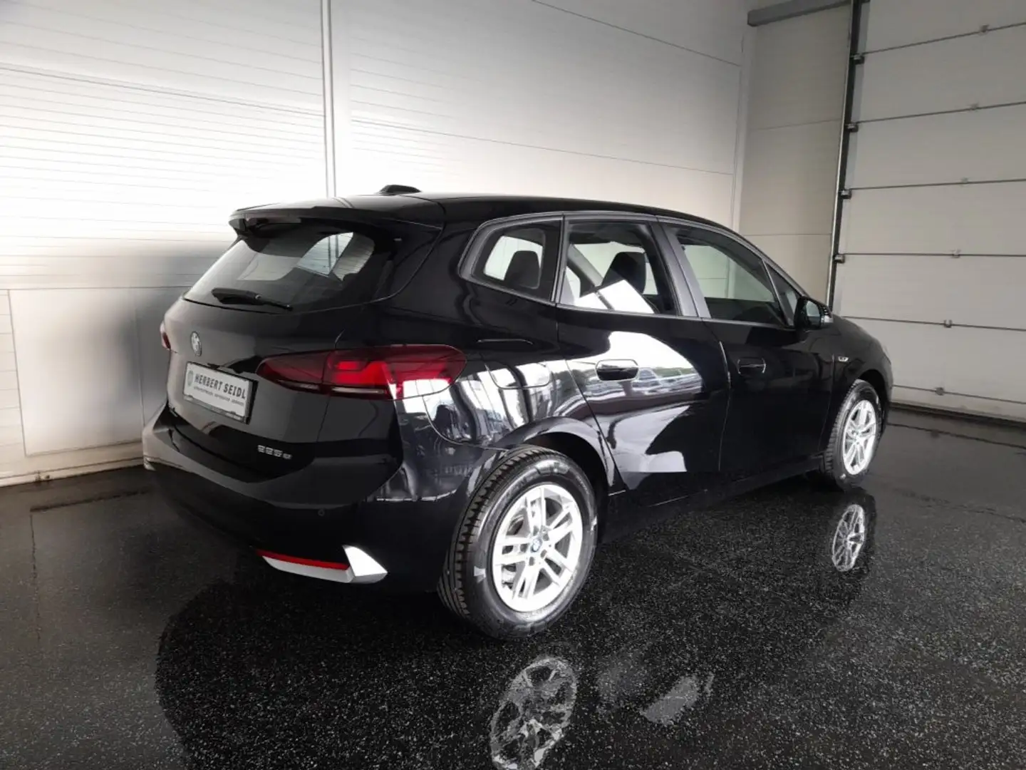 BMW 225 e ACTIVE TOURER PHEV 4x4 Aut. *VOLL LED / NAVI / WIDESCREEN / KAMERA / PARKING- & DRIVINGASS. / E-KLAPPE / 2-ZONEN-KLIMA* Schwarz - 2