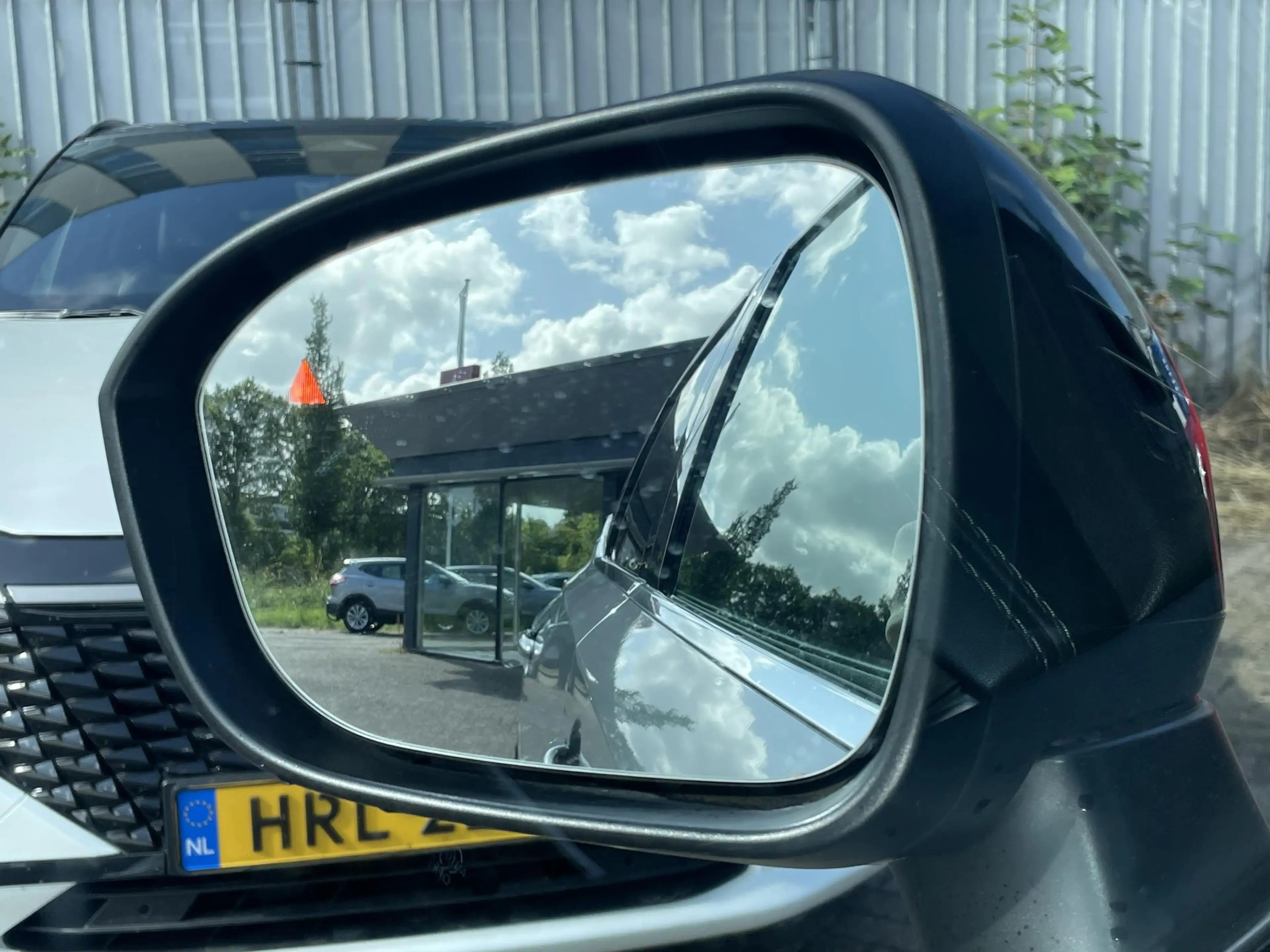 Nissan Qashqai 1.3 MHEV Xtronic Tekna Plus — photo 24