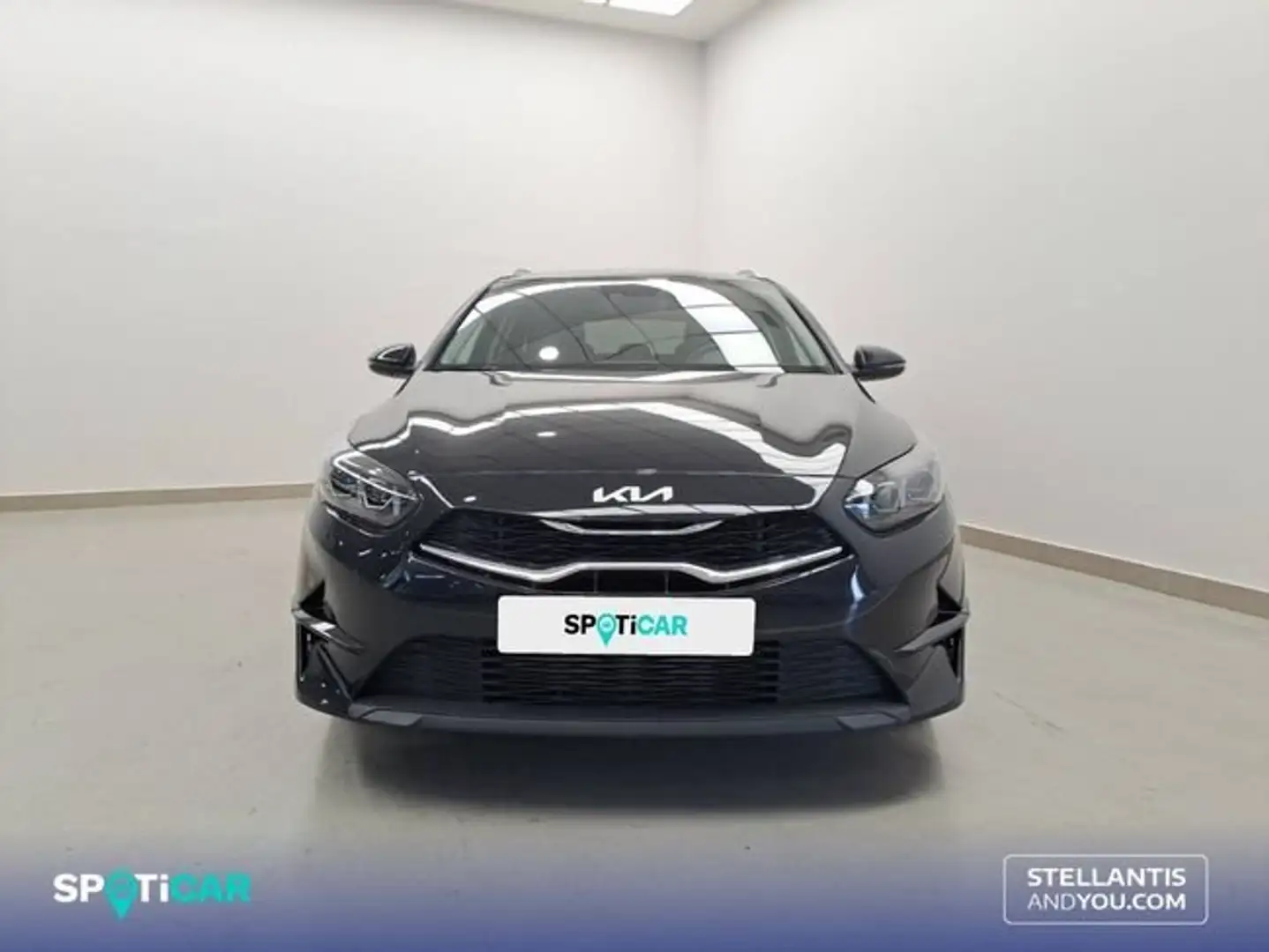 Kia Tourer 1.6 MHEV iMT 100kW Tech Negro - 2