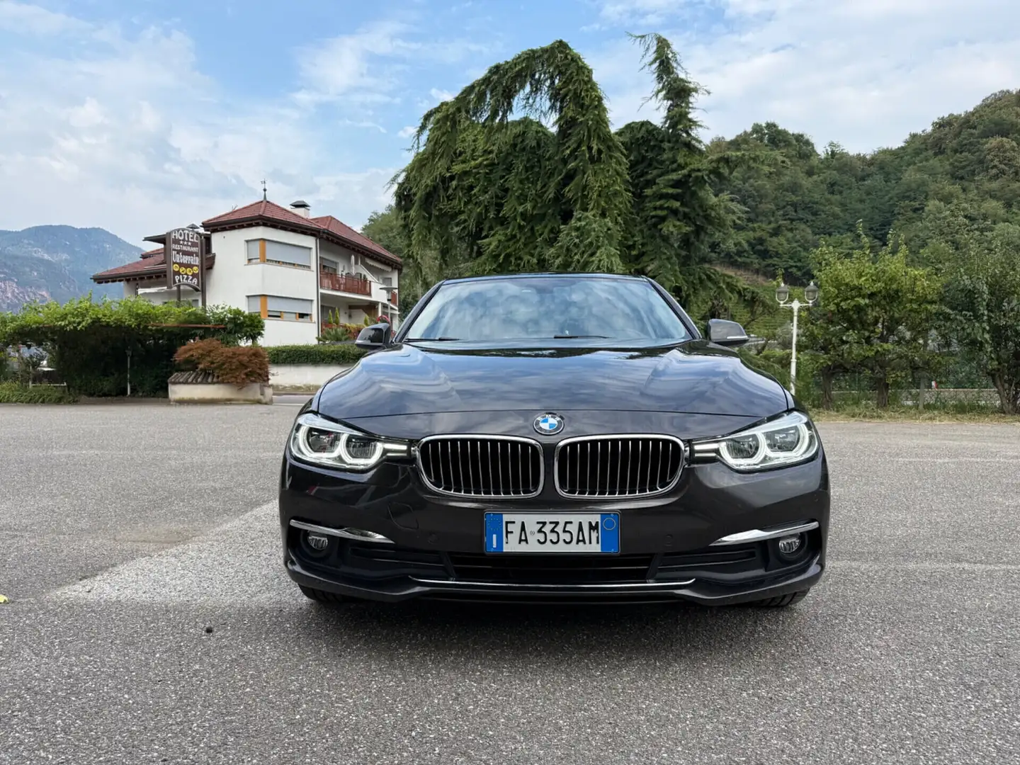 BMW 320 320d xDrive Luxury Marrone - 1