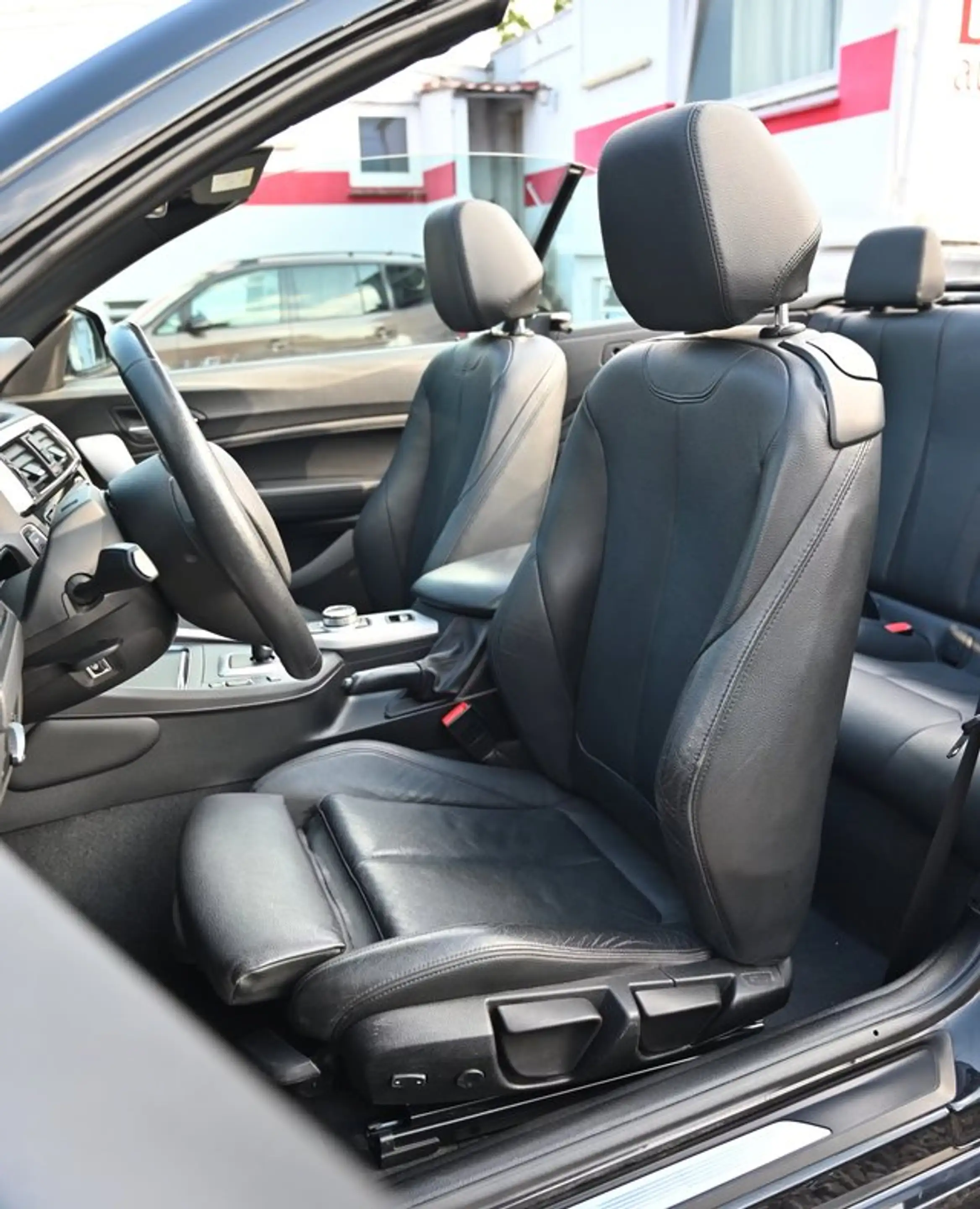 BMW 218 d Cabrio M-Paket Navi*Leder*LED* — photo 6