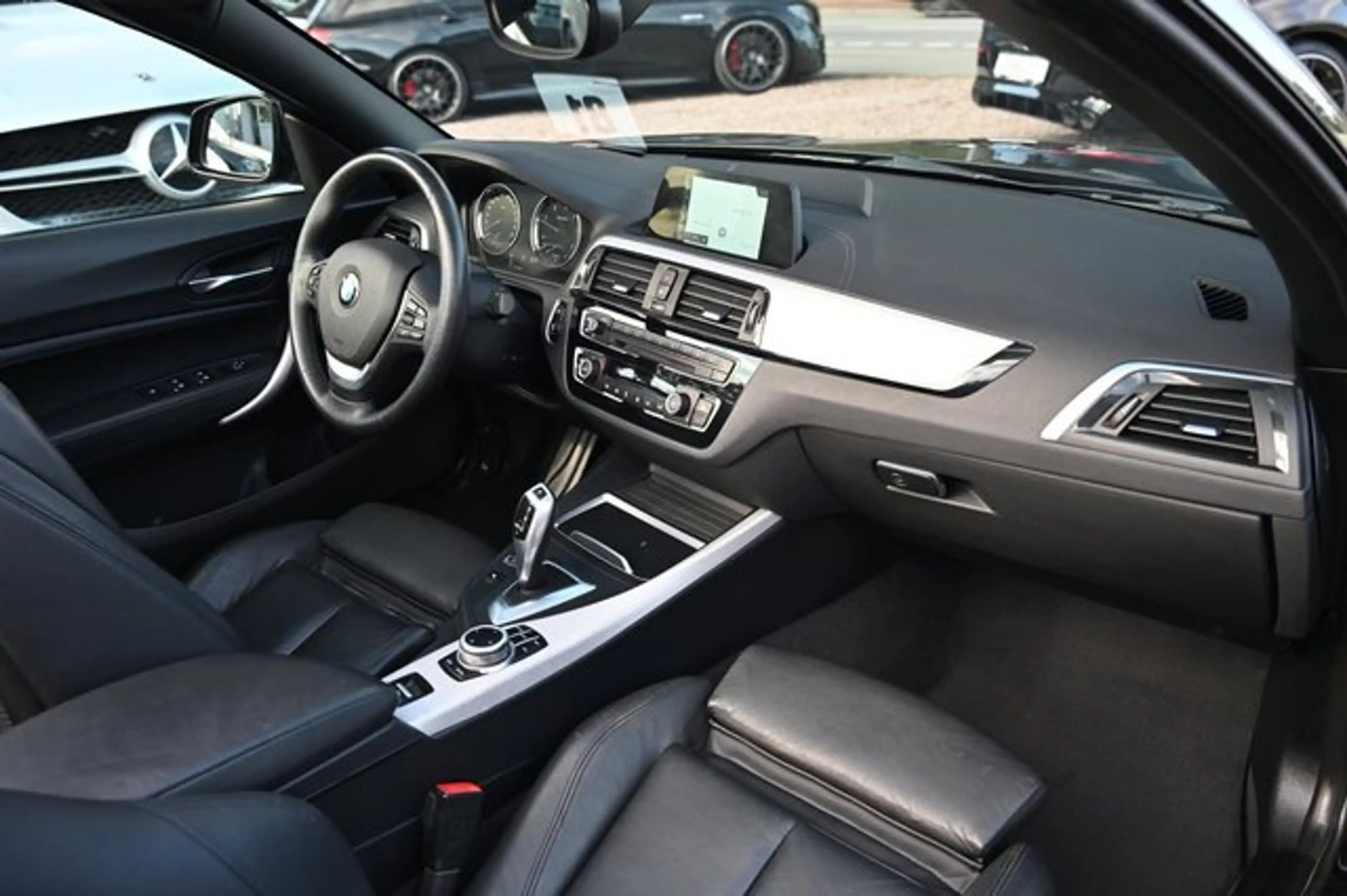 BMW 218 d Cabrio M-Paket Navi*Leder*LED* — photo 11