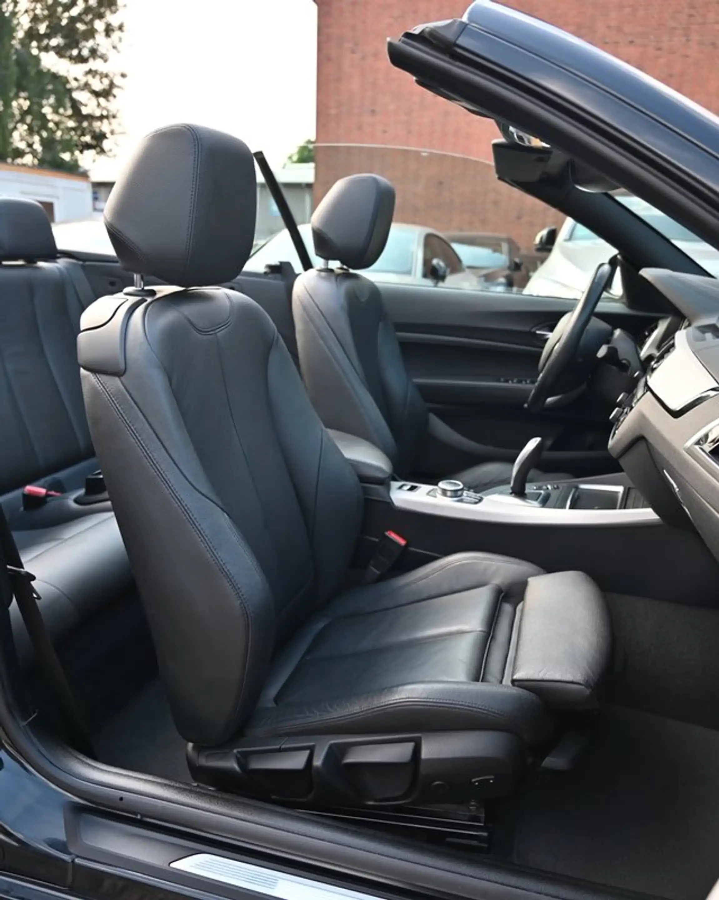BMW 218 d Cabrio M-Paket Navi*Leder*LED* — photo 9