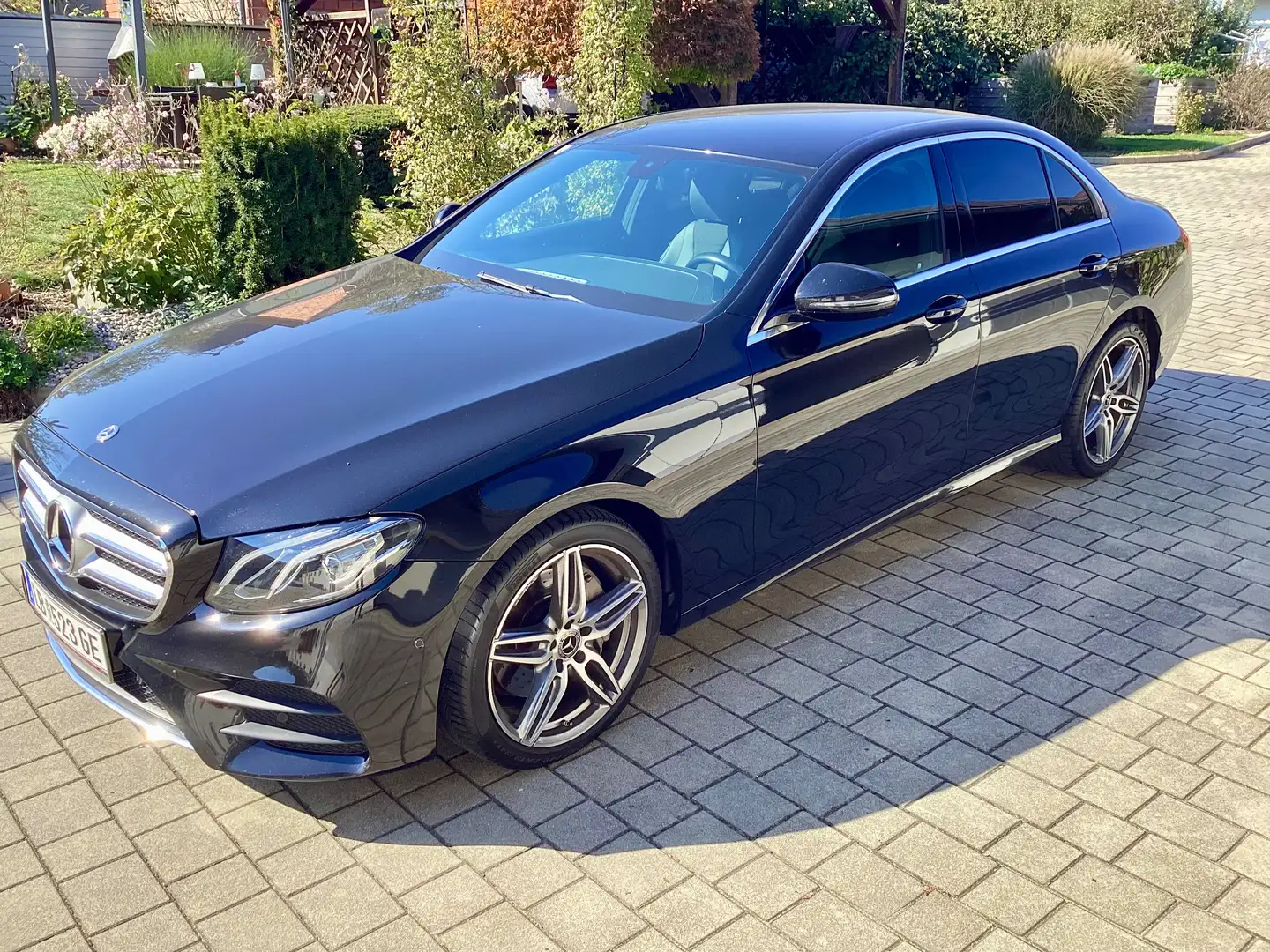 Mercedes-Benz E 200 AMG Schwarz - 1