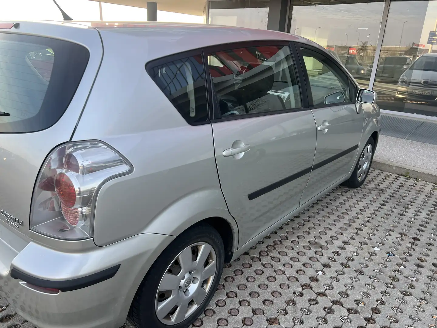 Toyota Corolla Verso 2,0 D-4D Linea Sol Ds. 7 Sitzer - 2