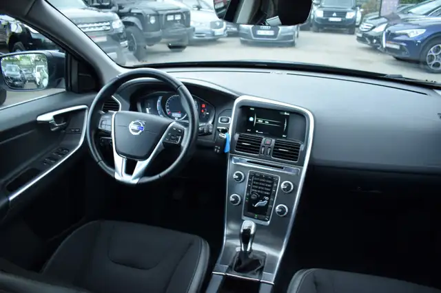 Volvo XC60 view 11