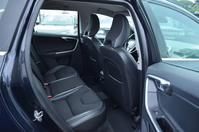Volvo XC60 view 4