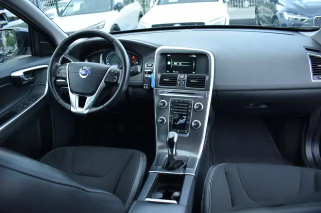 Volvo XC60 view 2