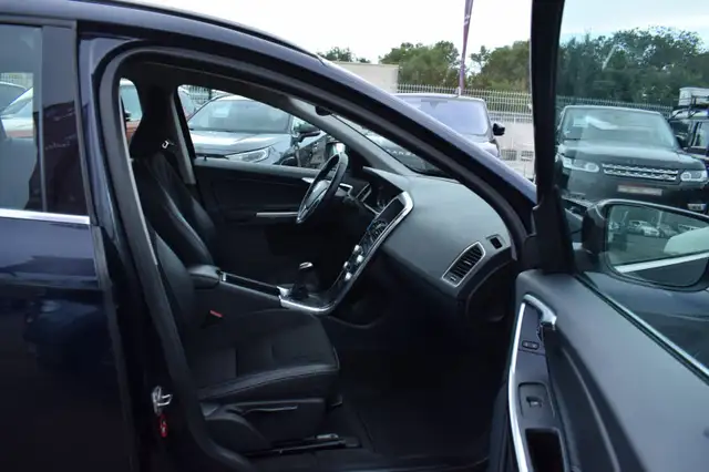 Volvo XC60 view 9