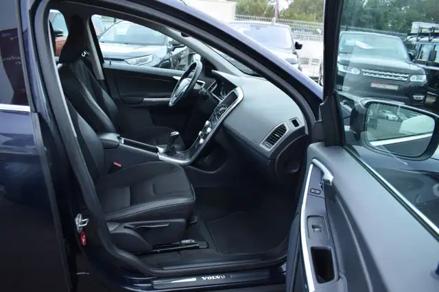 Volvo XC60 view 8