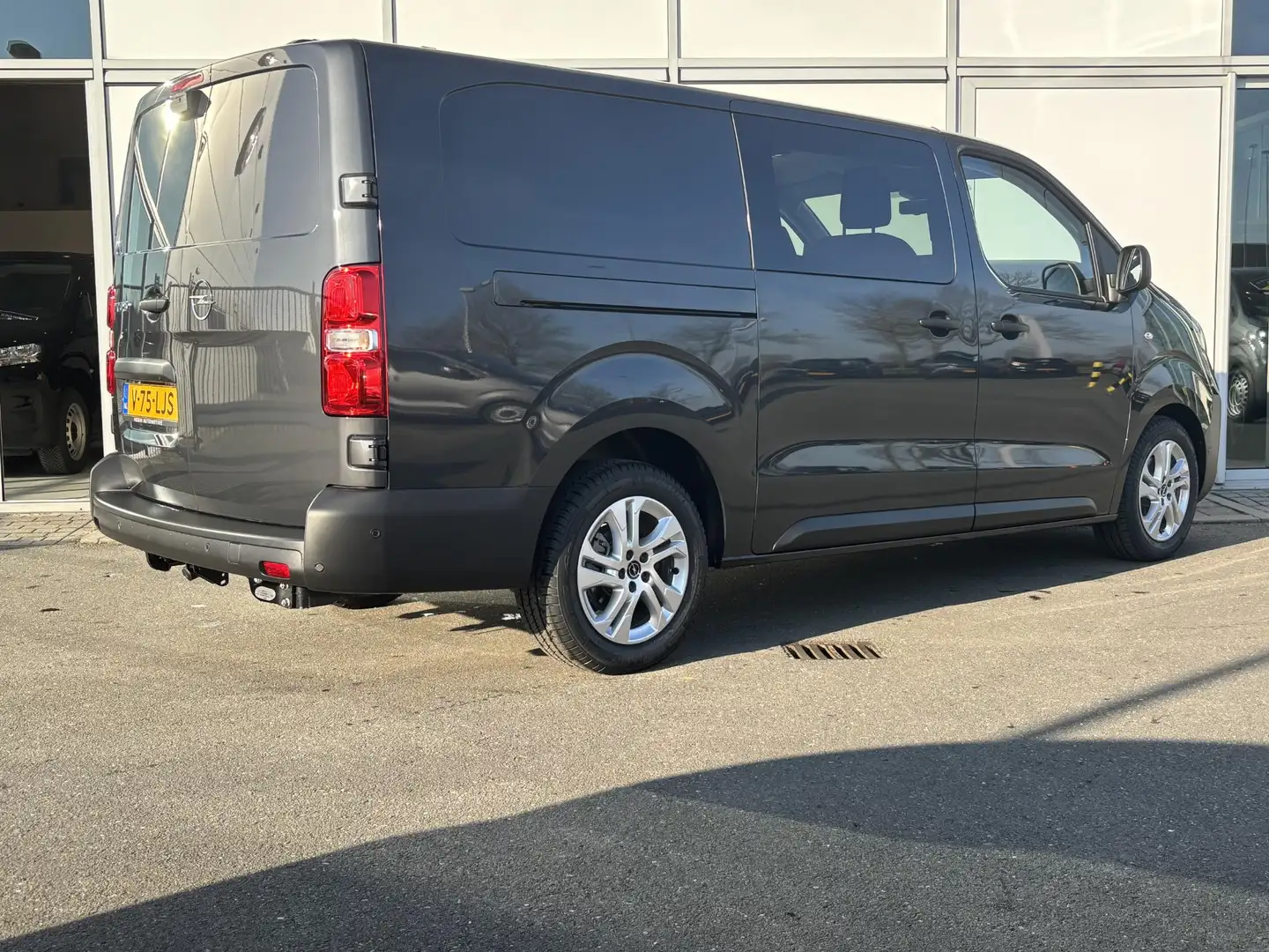 Opel Vivaro 2.0 Diesel 145PK L3 | Dubbel Cabine | Trekhaak | 2 Grijs - 2