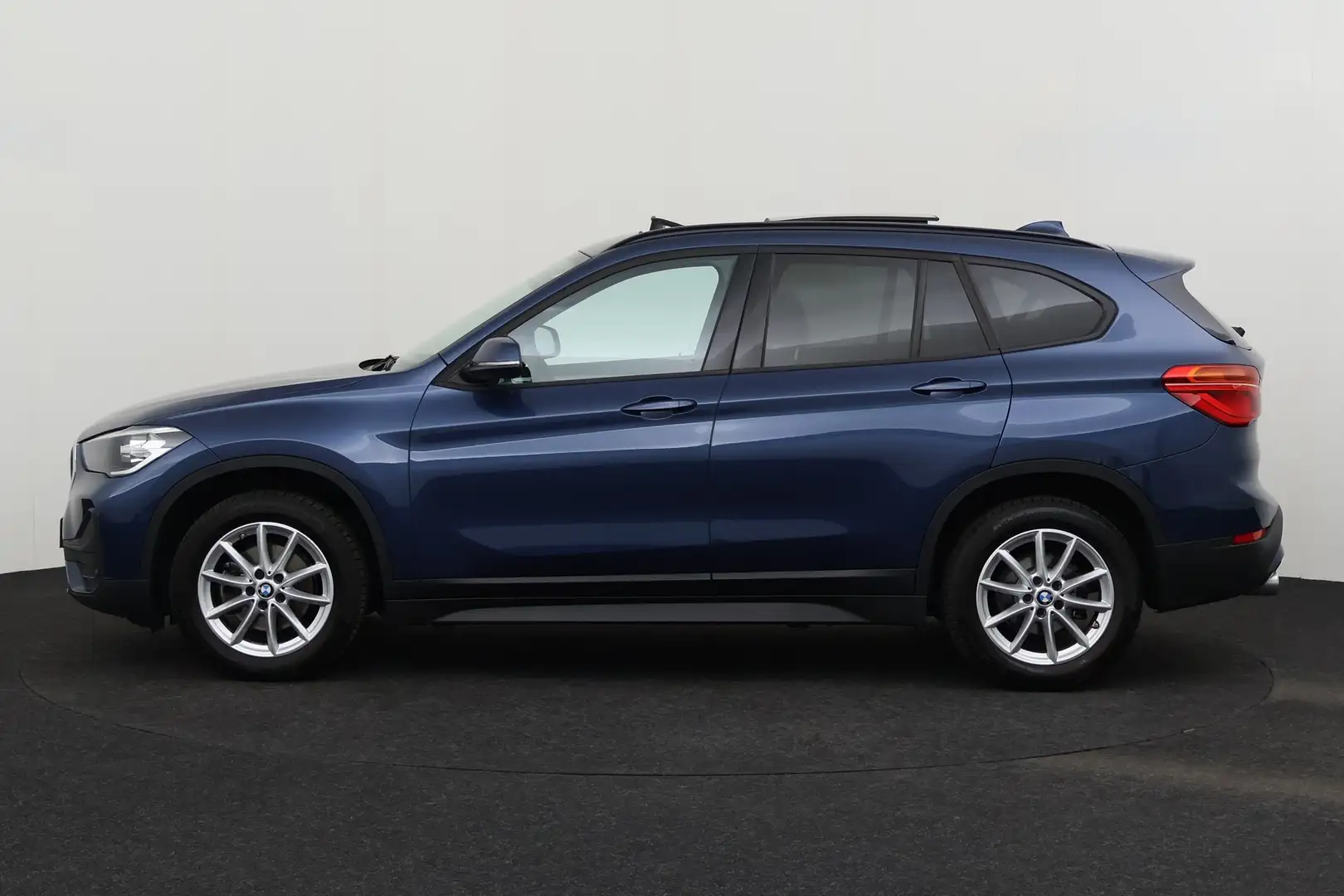 BMW X1 sDrive18d + GPS + PDC + CRUISE + PANO + LEDER + AL - 2