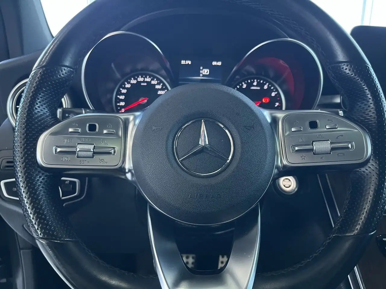 Mercedes-Benz GLC снимка Mercedes-Benz GLC