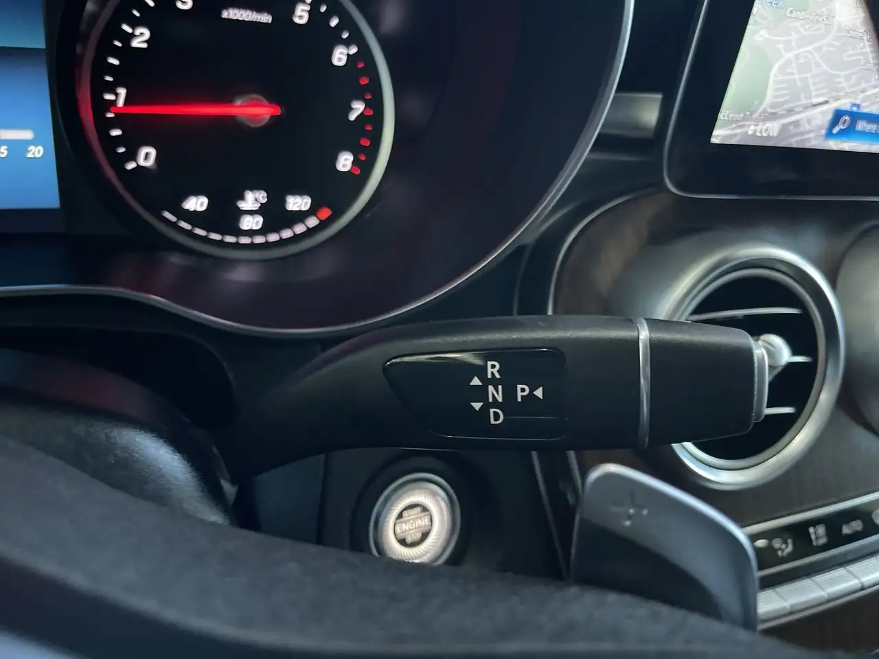 Mercedes-Benz GLC снимка Mercedes-Benz GLC