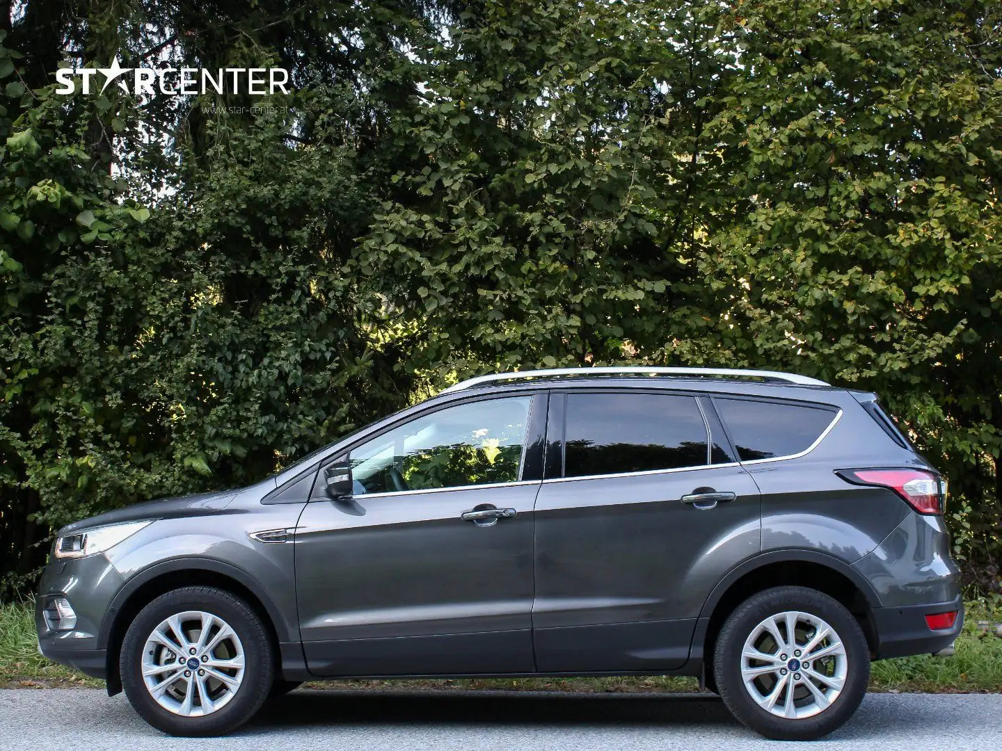 Ford Kuga 1,5 TDCi Titanium Grau - 2