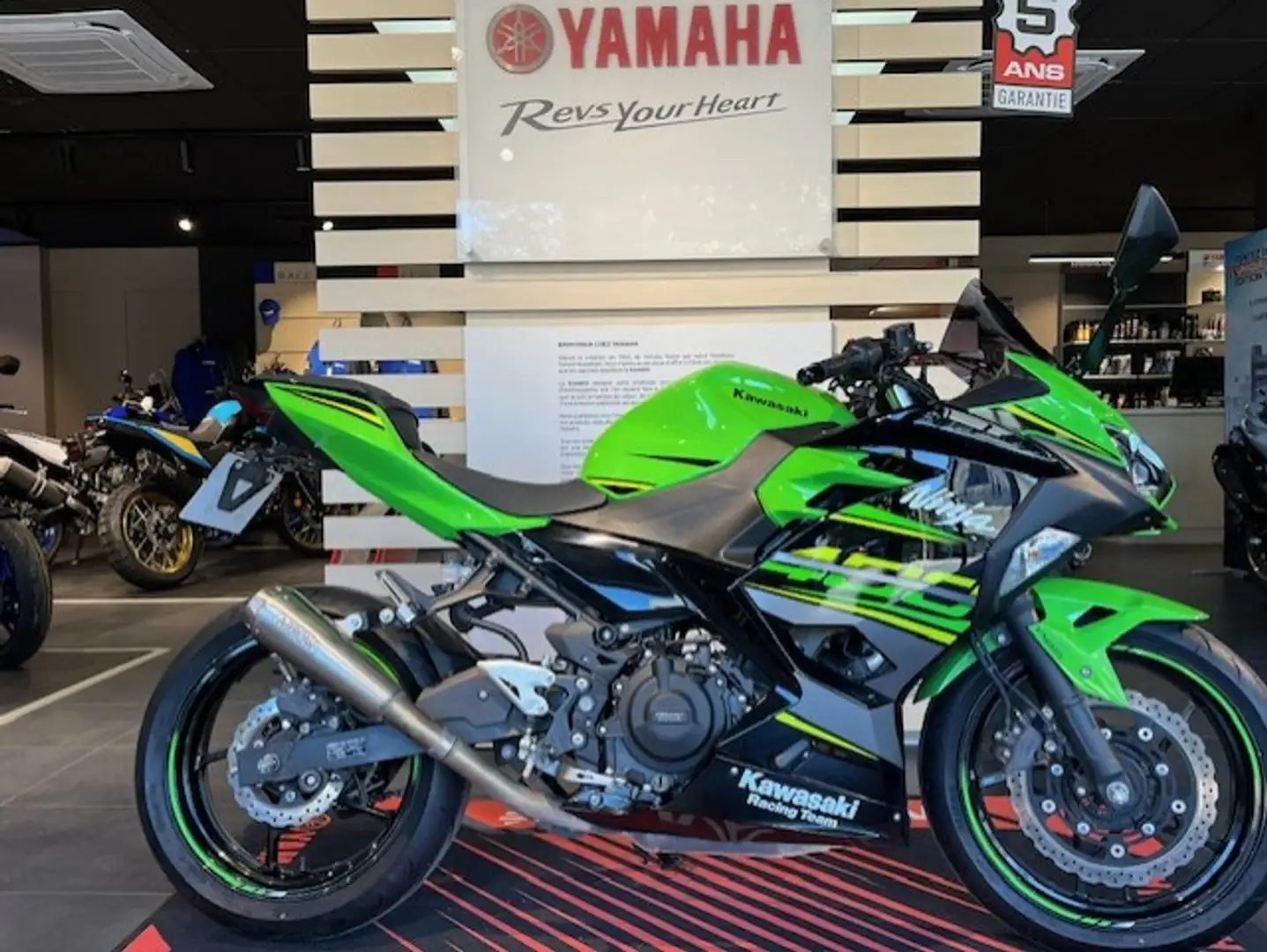 Kawasaki Ninja 400 - 1