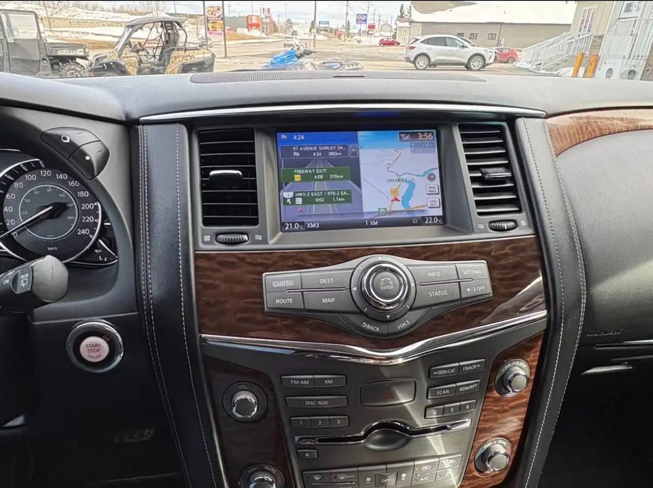 Nissan Armada снимка Nissan Armada