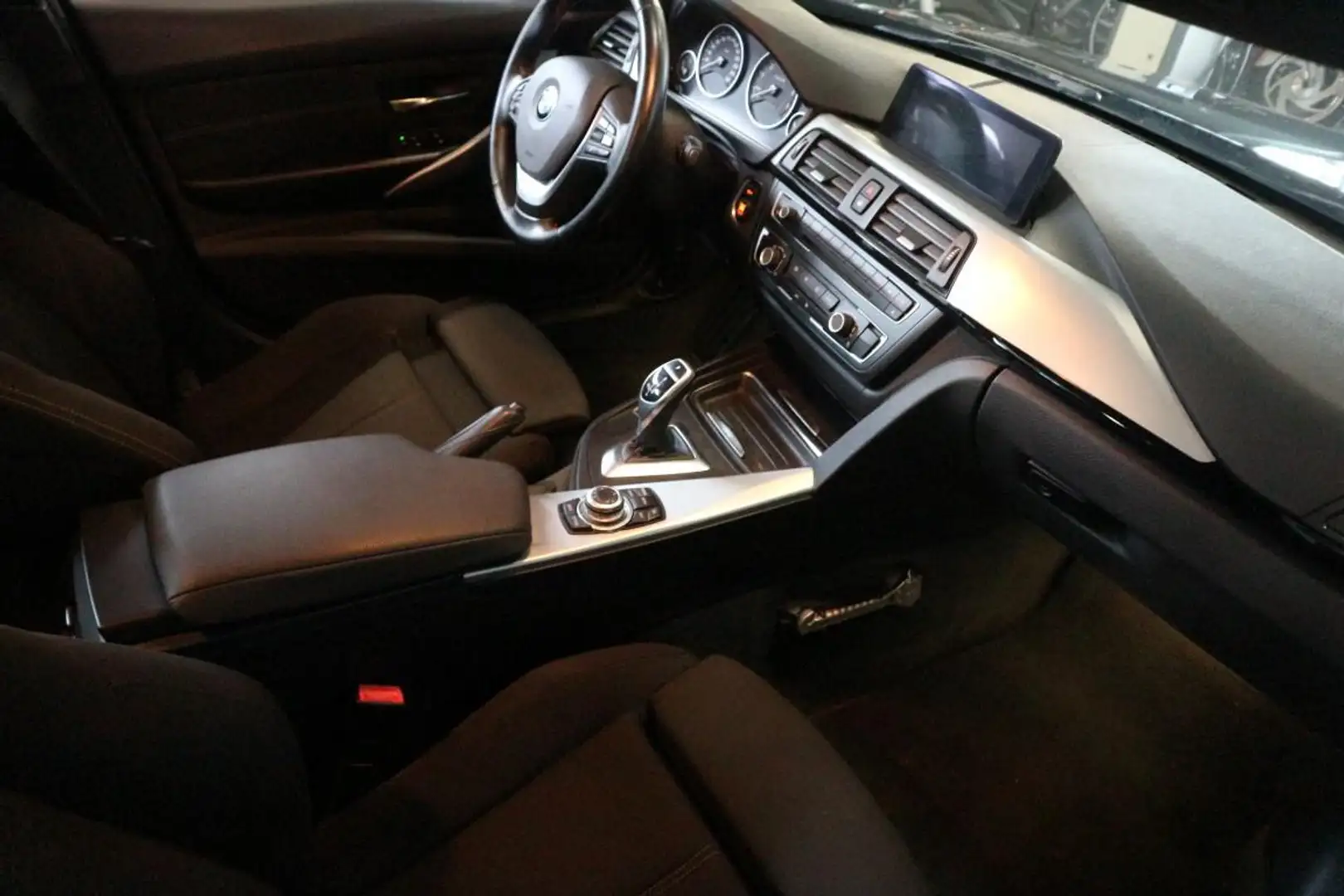 BMW 320 3-serie 320i High Executive / NAP / SPORT INERIEUR Noir - 2