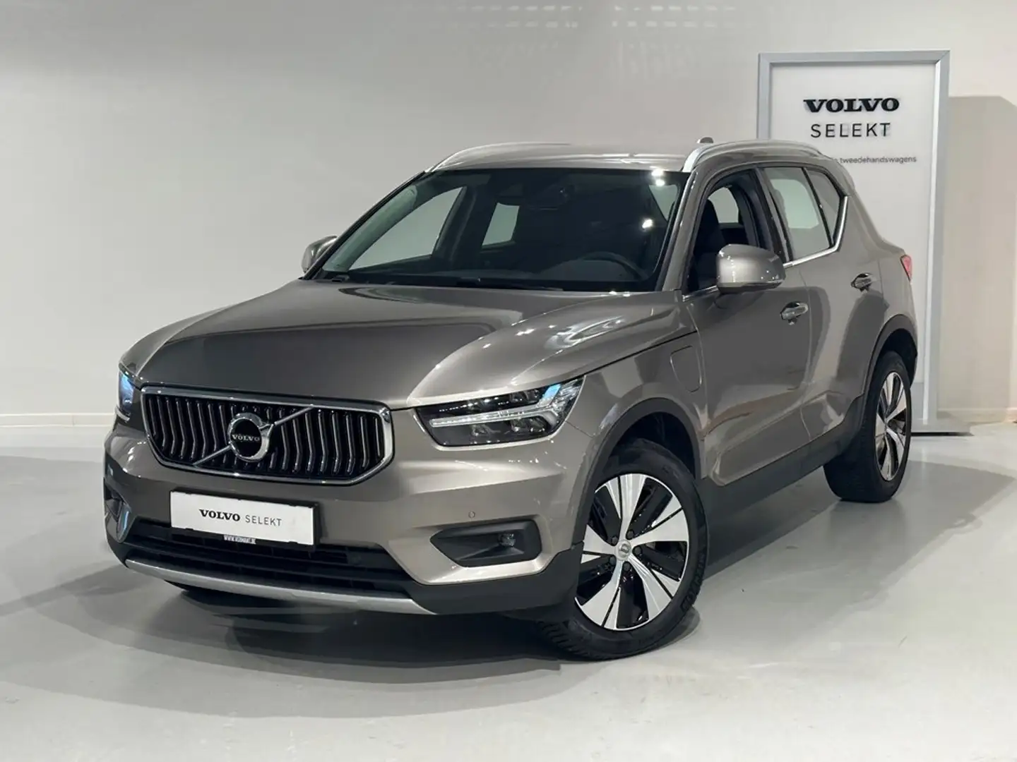 Volvo XC40 T4 Recharge Inscription Expr. Grijs - 1