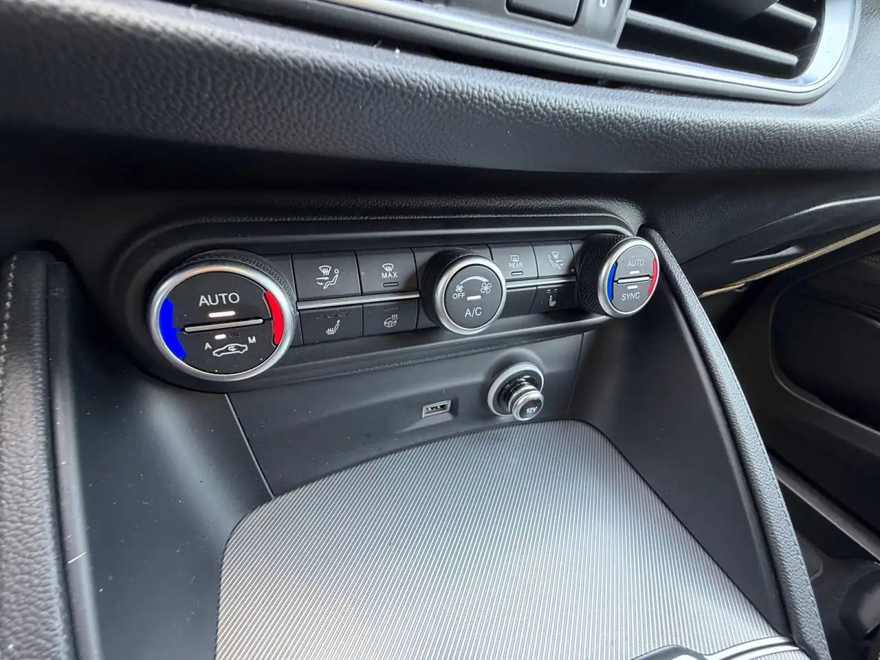 Alfa Romeo Stelvio 2024 — фото 11