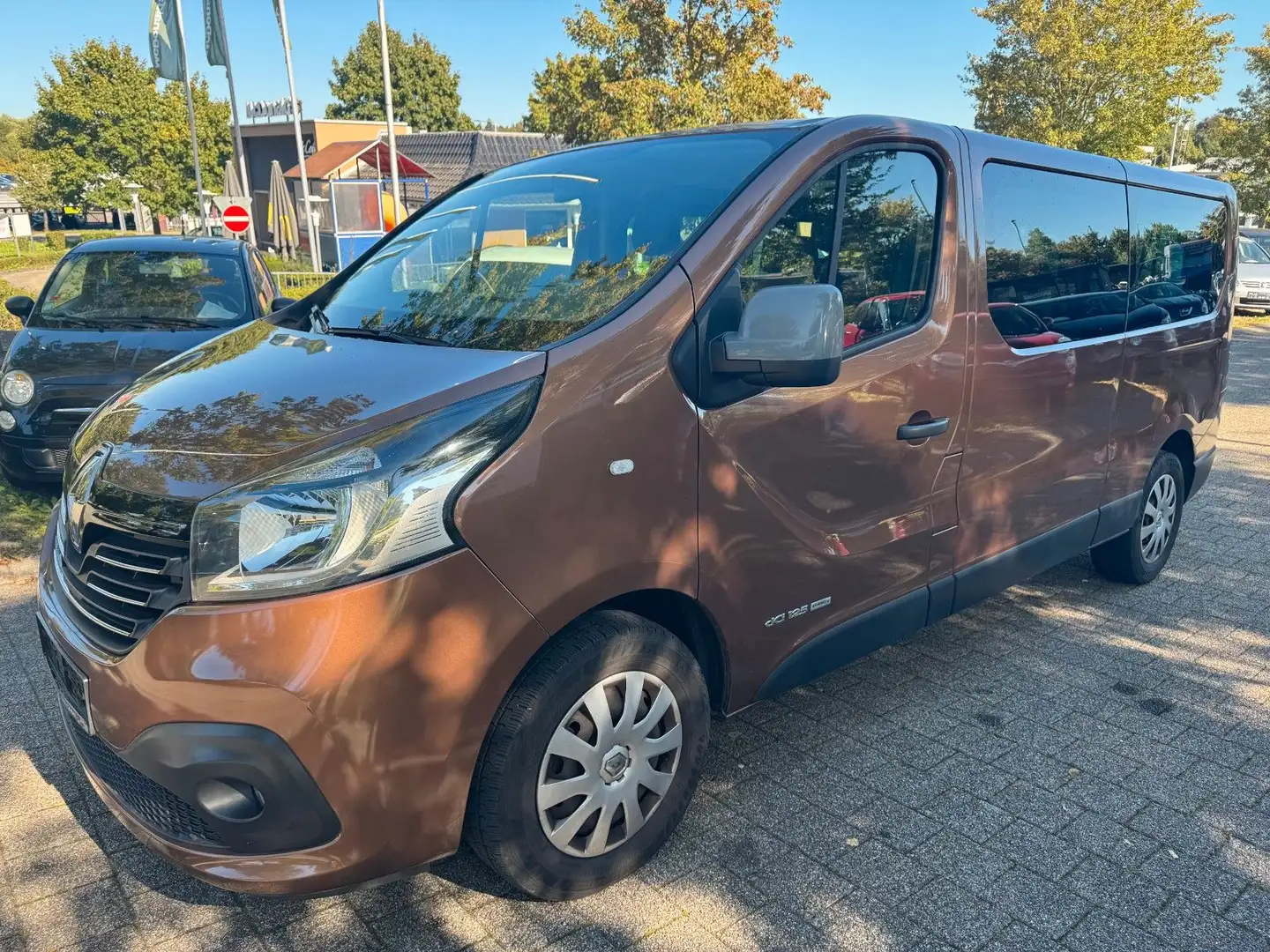 Renault Trafic Combi L2H1 2,9t  Expression 9-Sitzer Braun - 2