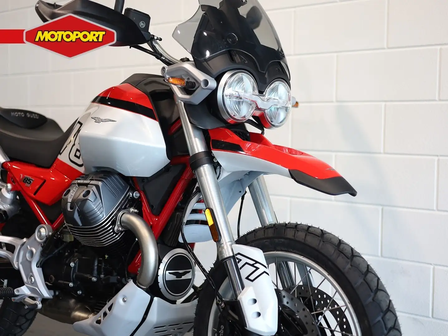 Moto Guzzi V 85 TT Roşu - 2