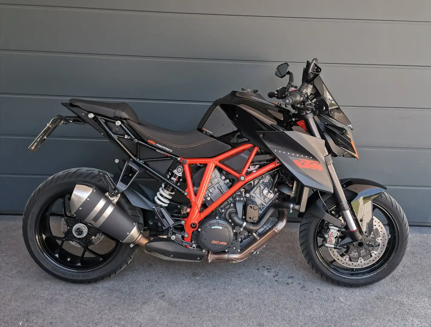 KTM 1290 Super Duke R Siyah - 1