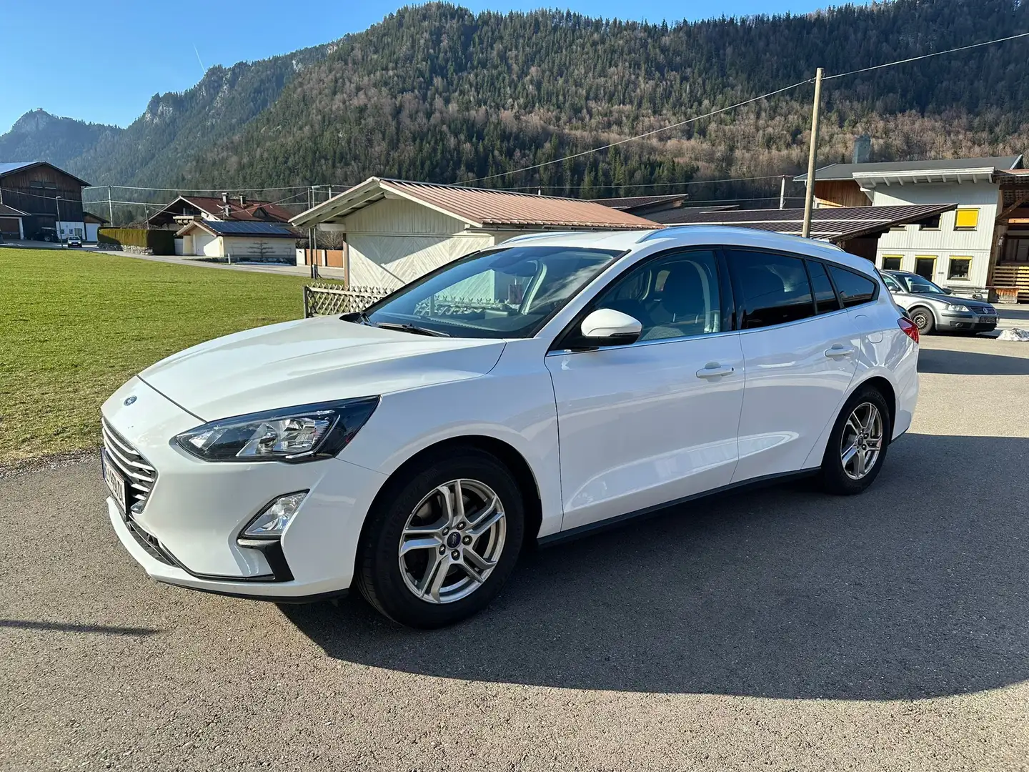 Ford Focus Focus Traveller 1,0 EcoBoost Cool Weiß - 1