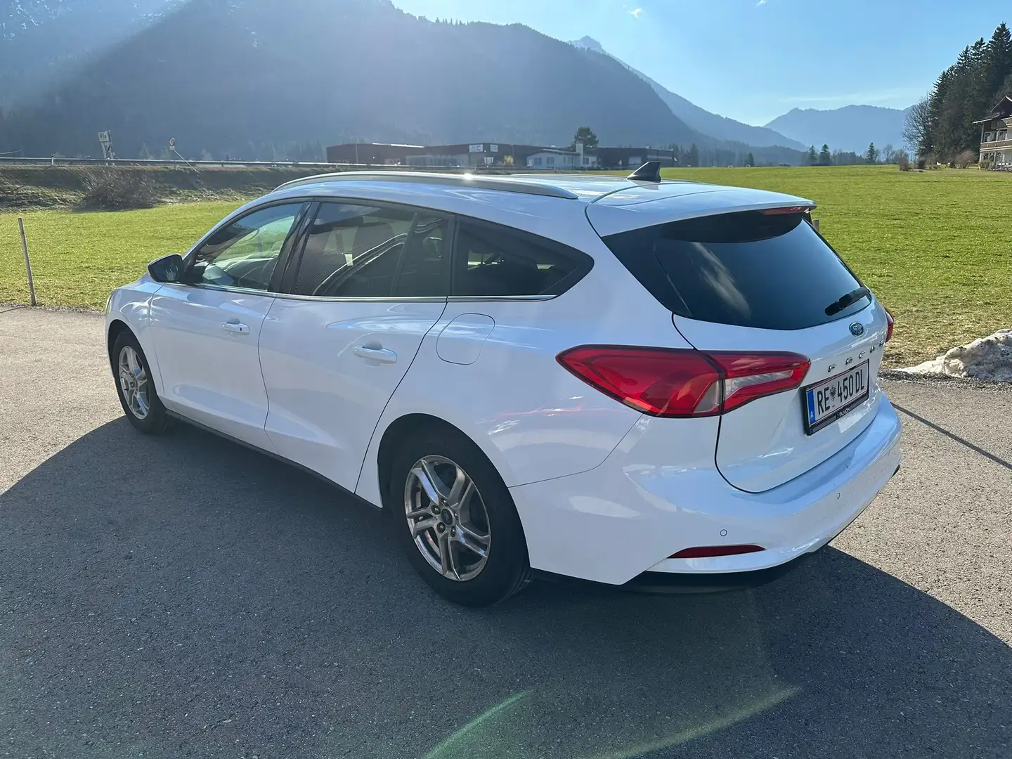 Ford Focus Focus Traveller 1,0 EcoBoost Cool Weiß - 2