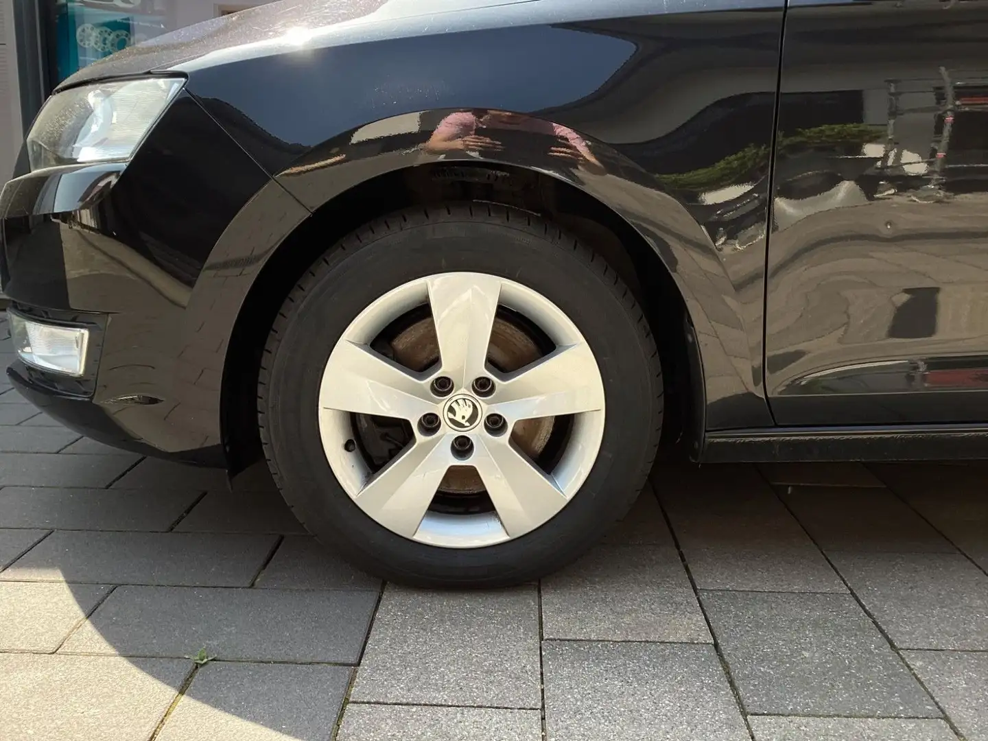 Skoda Rapid/Spaceback Spaceback 1,2 TSI Ambition Černá - 2