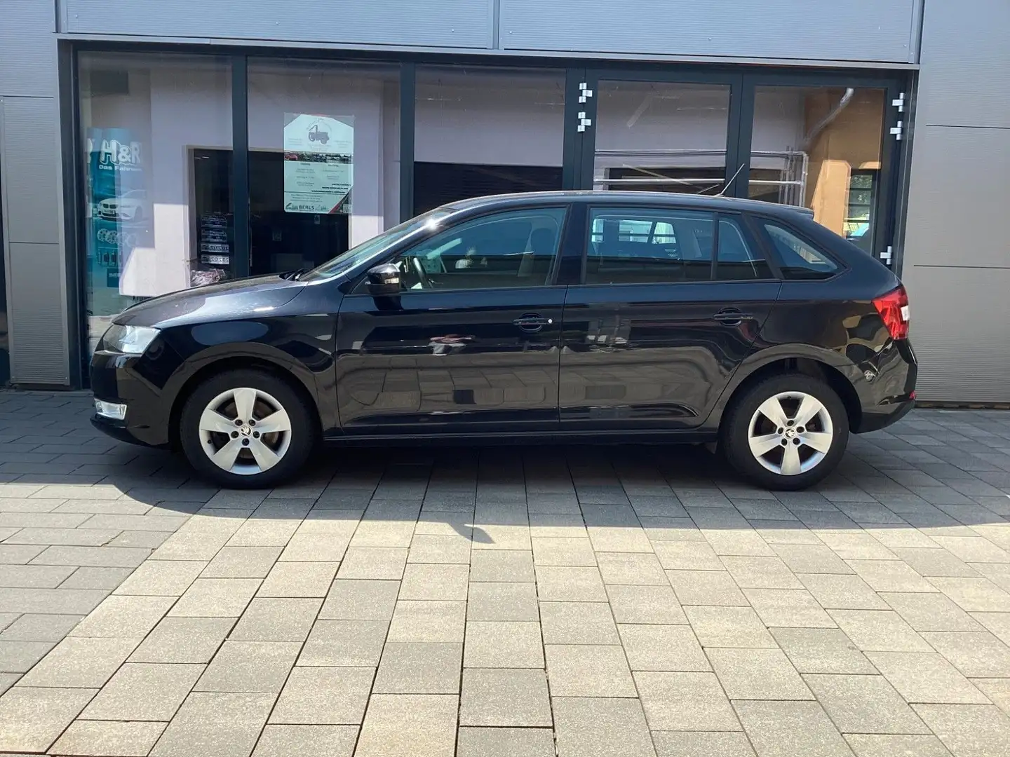 Skoda Rapid/Spaceback Spaceback 1,2 TSI Ambition Černá - 1