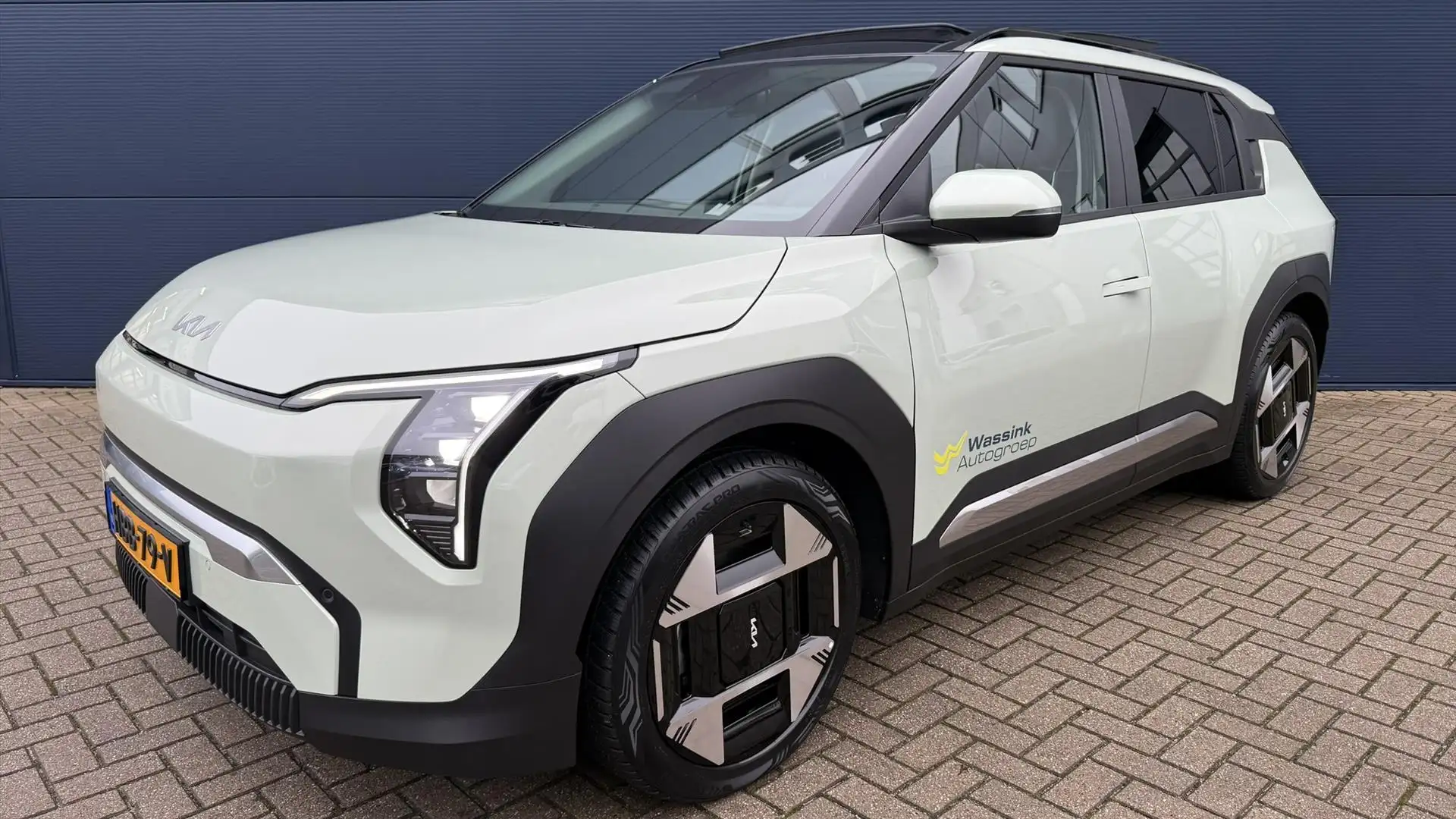 Kia EV3 81,4 kWh 204pk Plus Advanced | Navigatie | Harmann Groen - 2