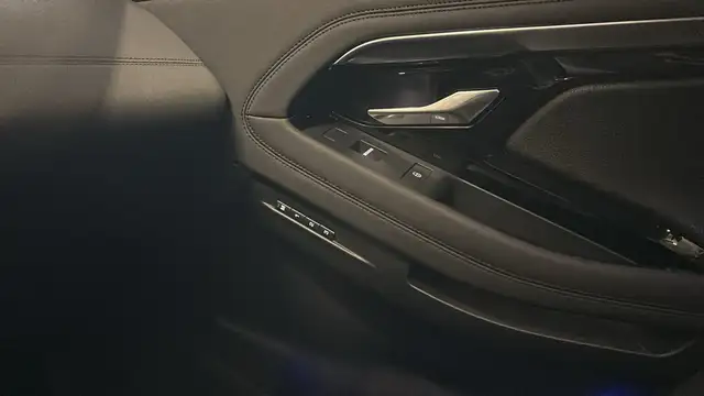 Land Rover Range Rover Evoque view 28