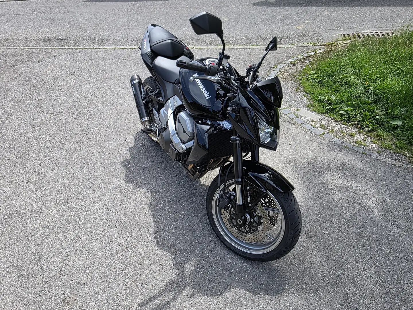 Kawasaki Z 750 ZR750L *TÜV Neu*Wenig Kilometer* Sportauspuff* Schwarz - 1