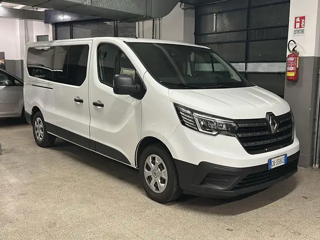 Renault Trafic 9 posti passo lungo