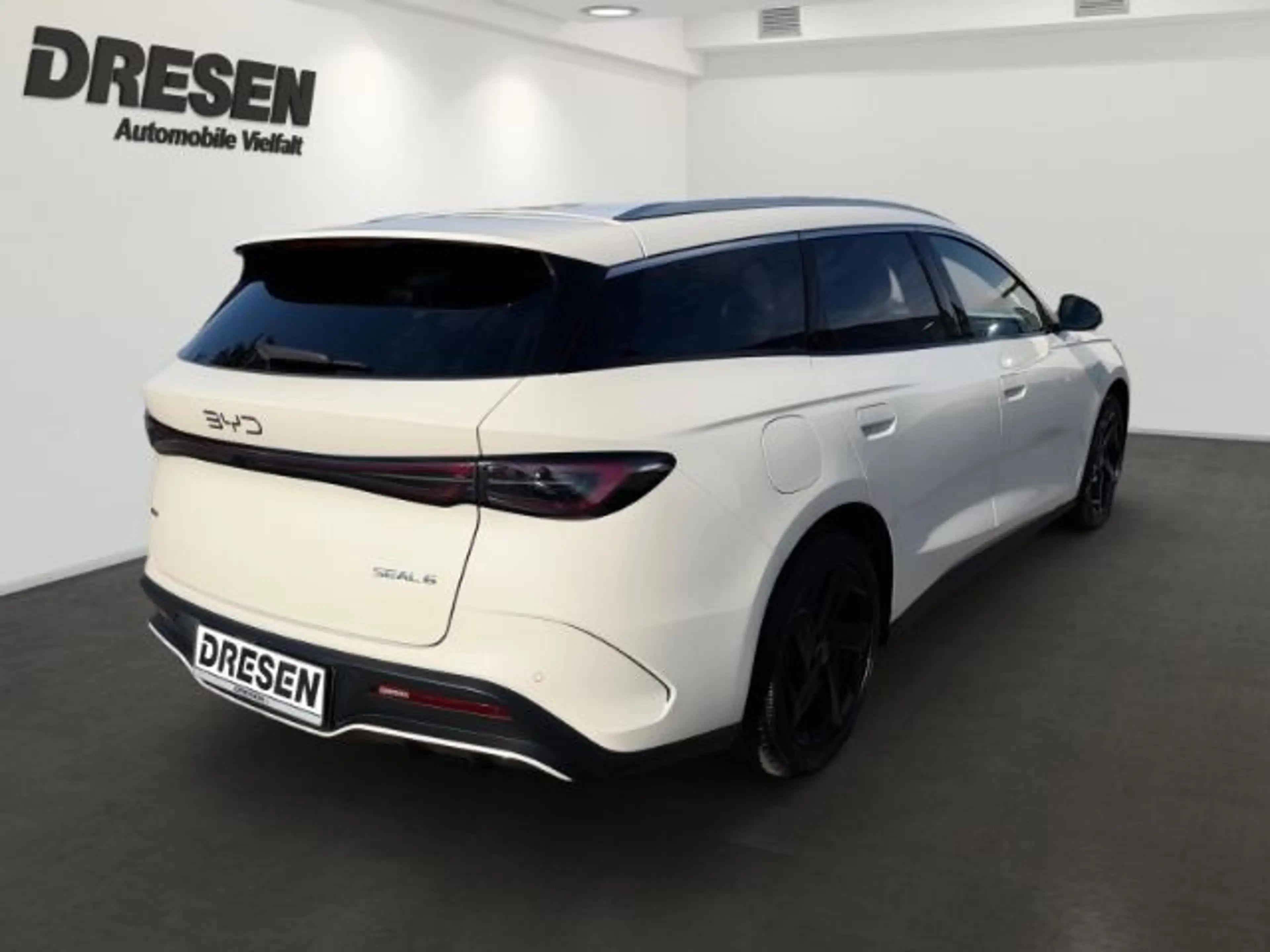 BYD Seal 6 Seal 6 DM-i Touring PHEV 156 kW 1.5 Comfort Lite — photo 3