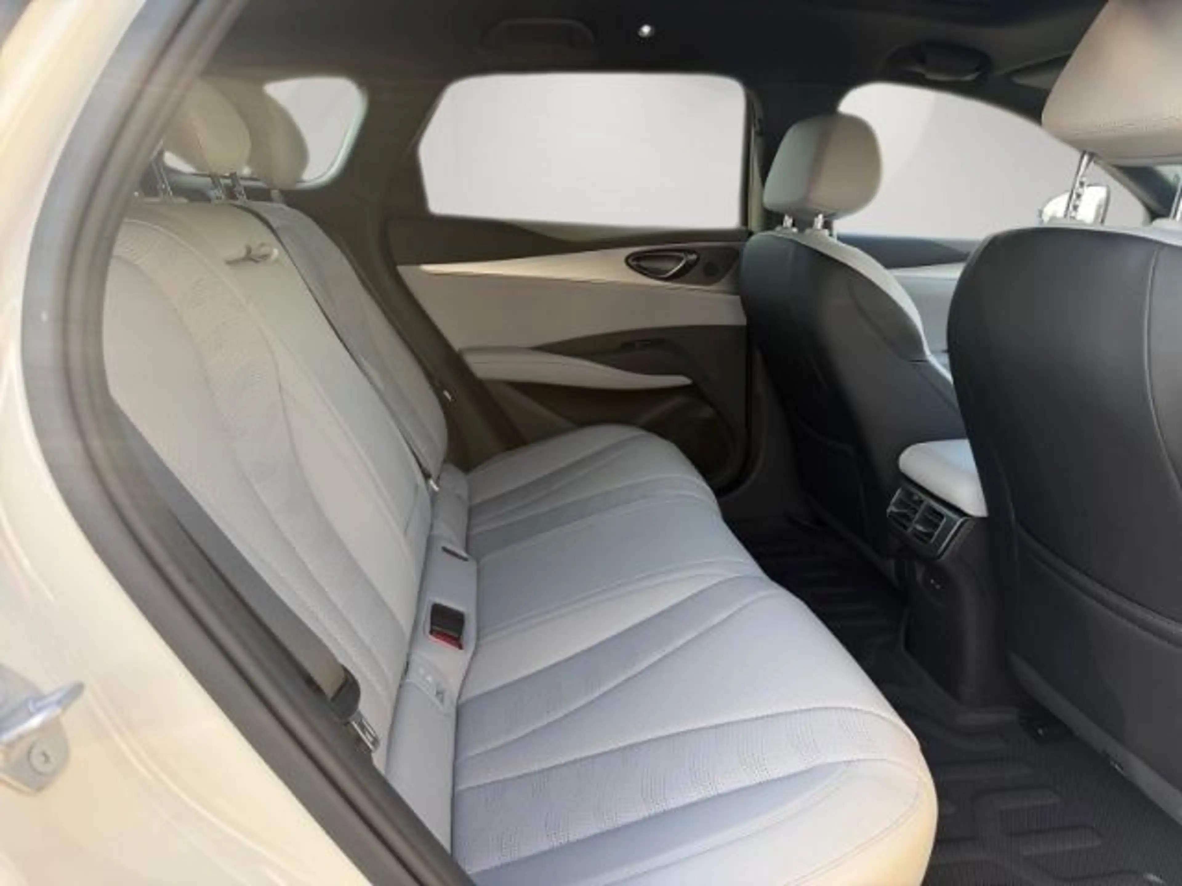 BYD Seal 6 Seal 6 DM-i Touring PHEV 156 kW 1.5 Comfort Lite — photo 13
