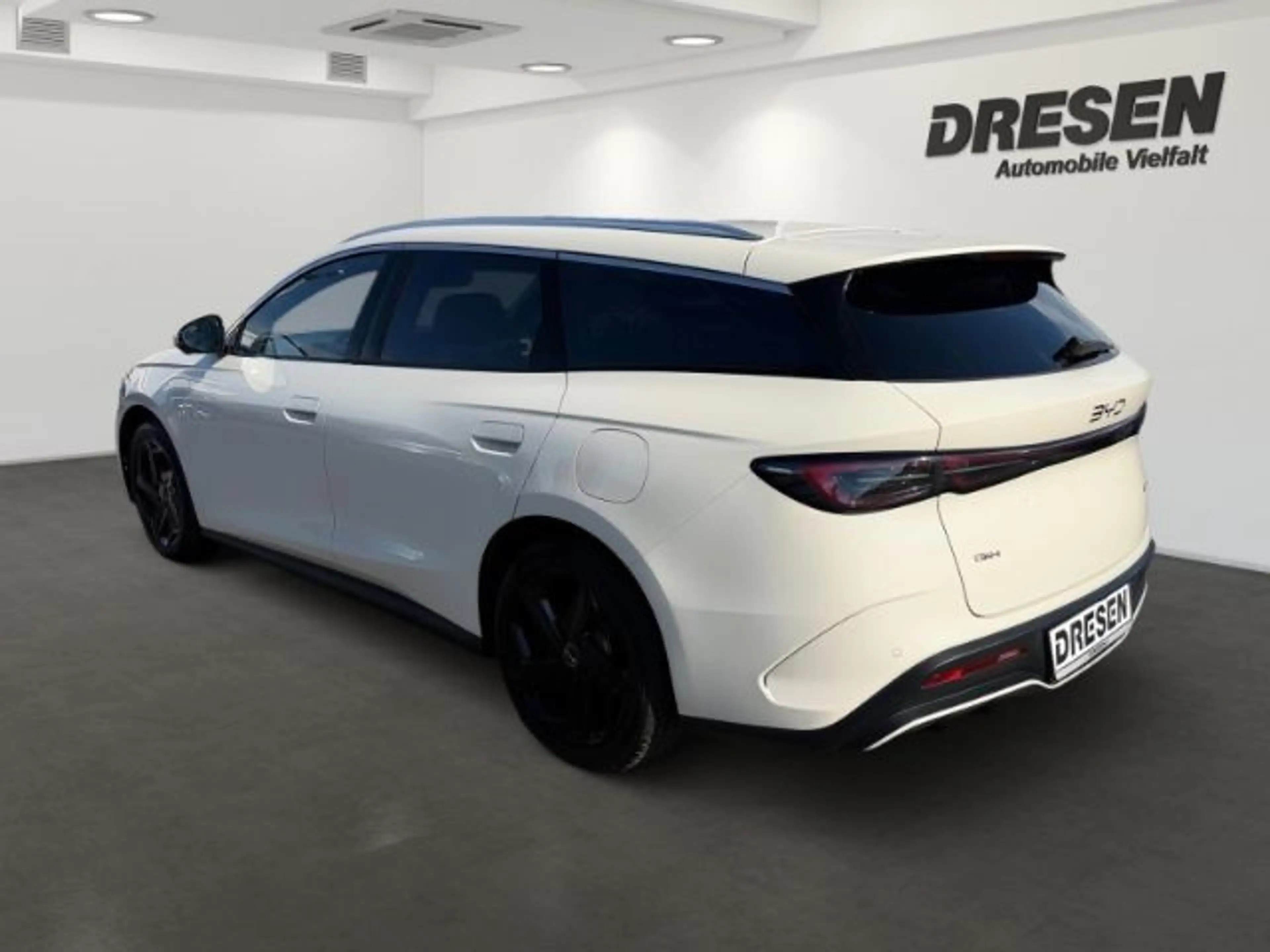 BYD Seal 6 Seal 6 DM-i Touring PHEV 156 kW 1.5 Comfort Lite — photo 4