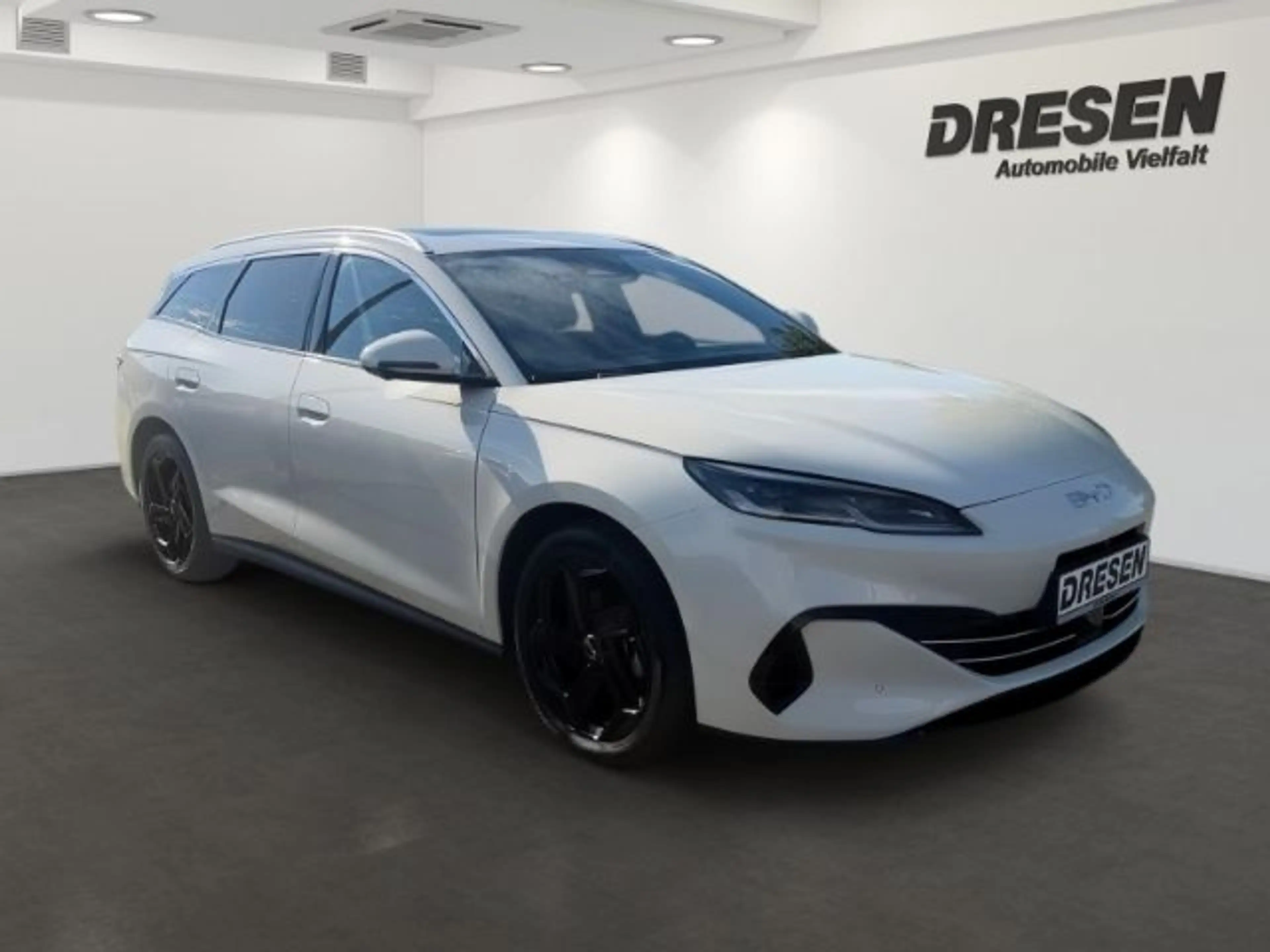 BYD Seal 6 Seal 6 DM-i Touring PHEV 156 kW 1.5 Comfort Lite — photo 2