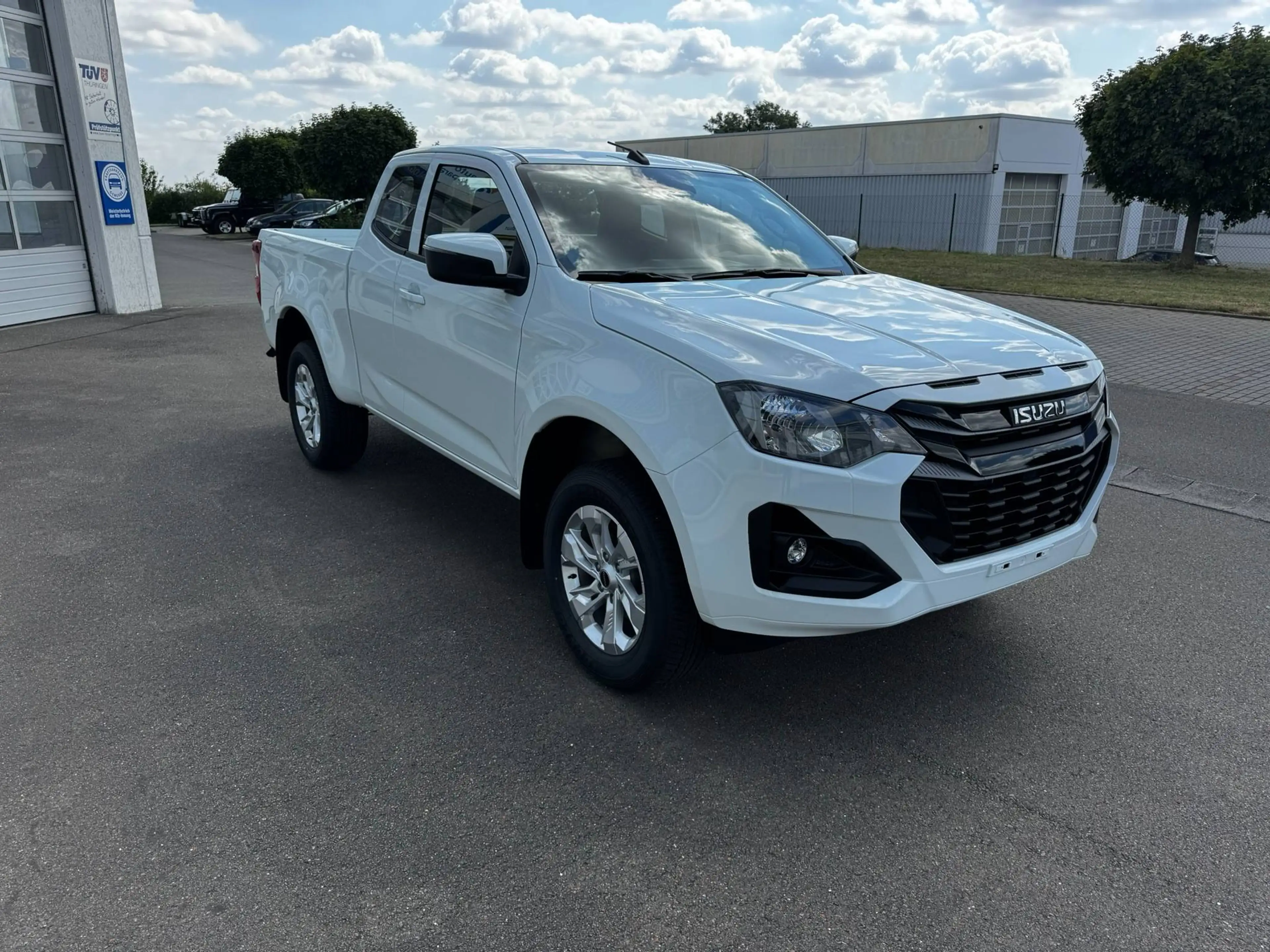 Isuzu D-Max MY26 4X4 AT LS 2,2L Rough Terrain Mode — photo 11