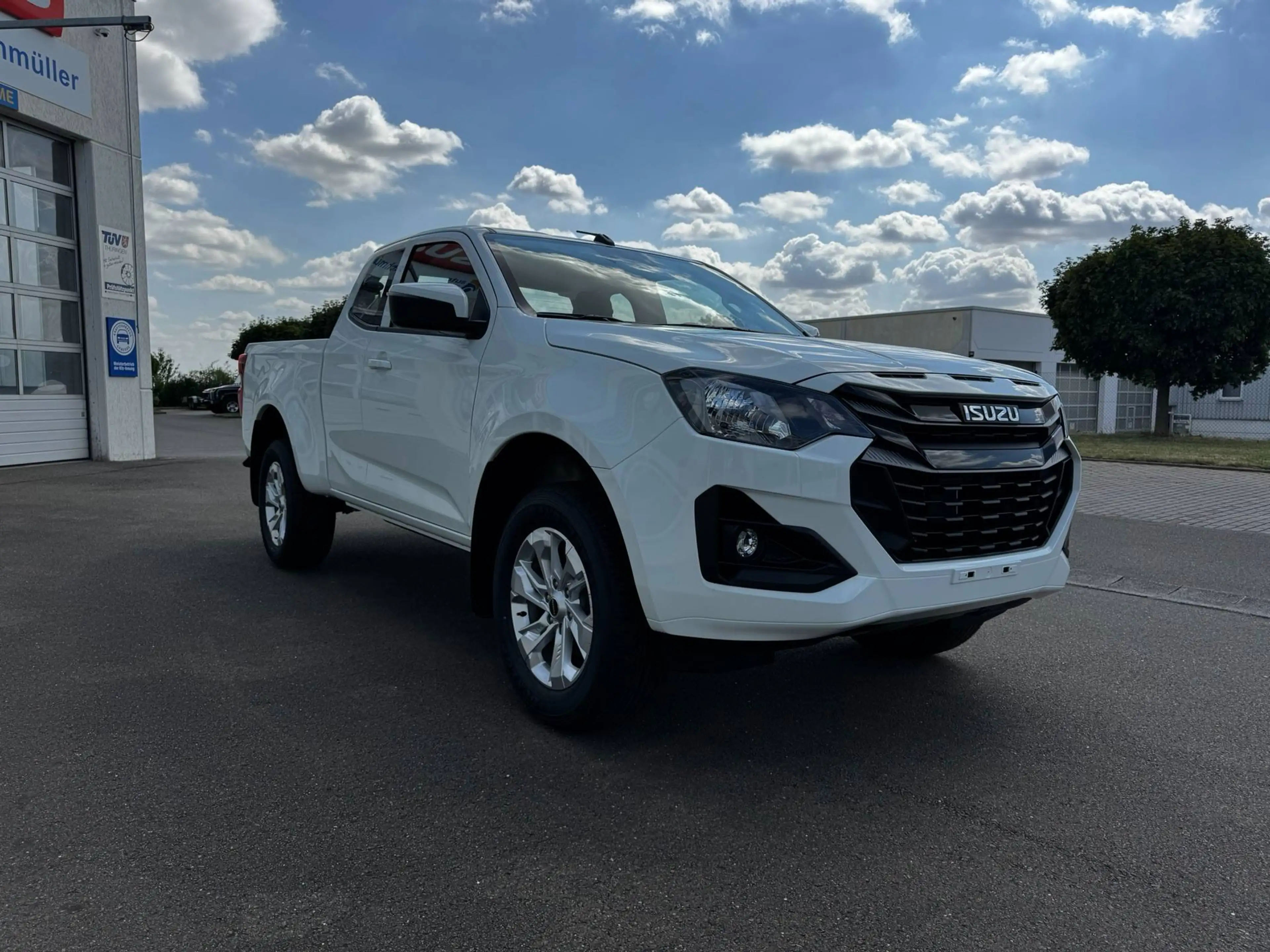 Isuzu D-Max MY26 4X4 AT LS 2,2L Rough Terrain Mode — photo 12