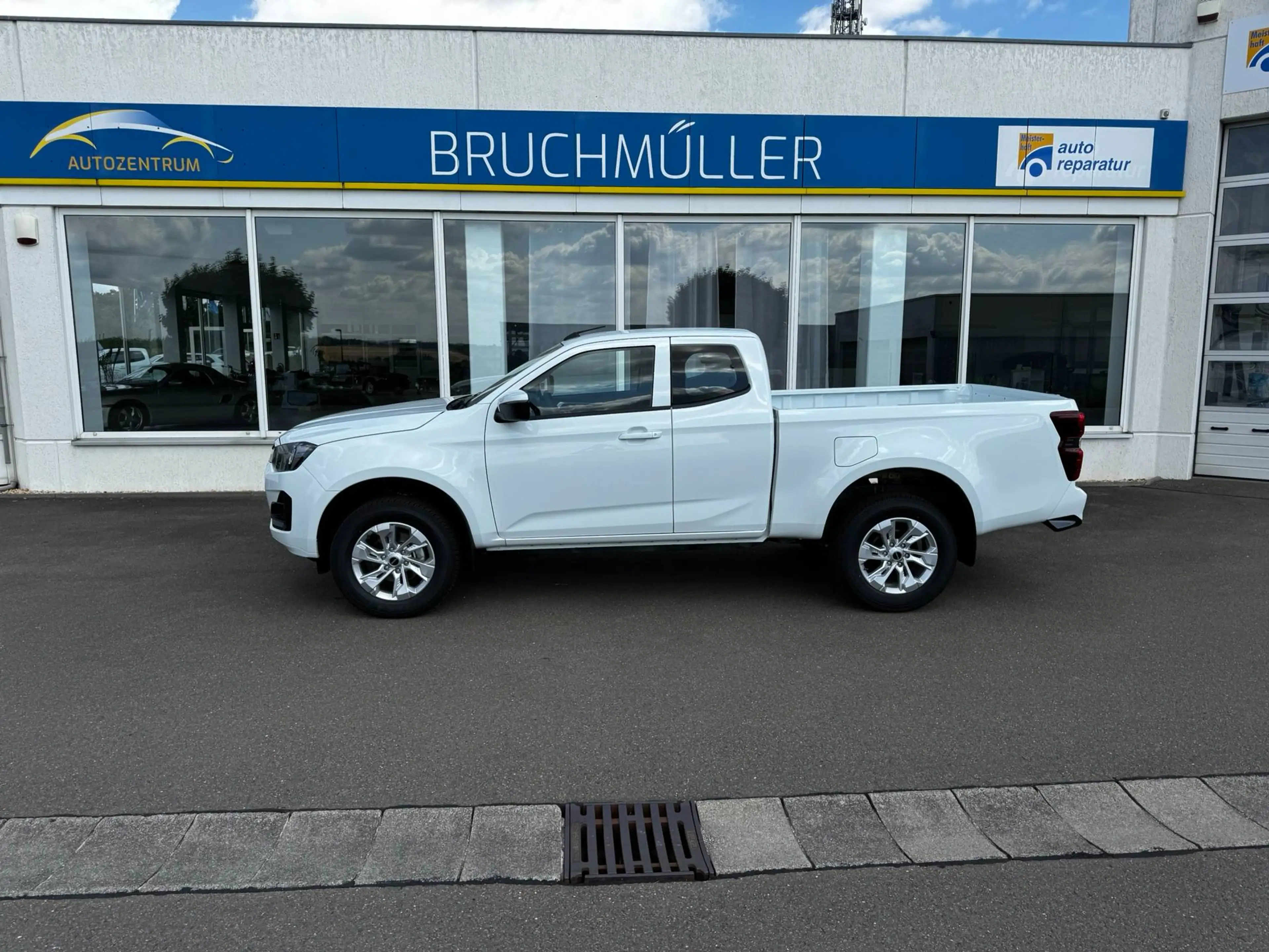 Isuzu D-Max MY26 4X4 AT LS 2,2L Rough Terrain Mode — photo 3