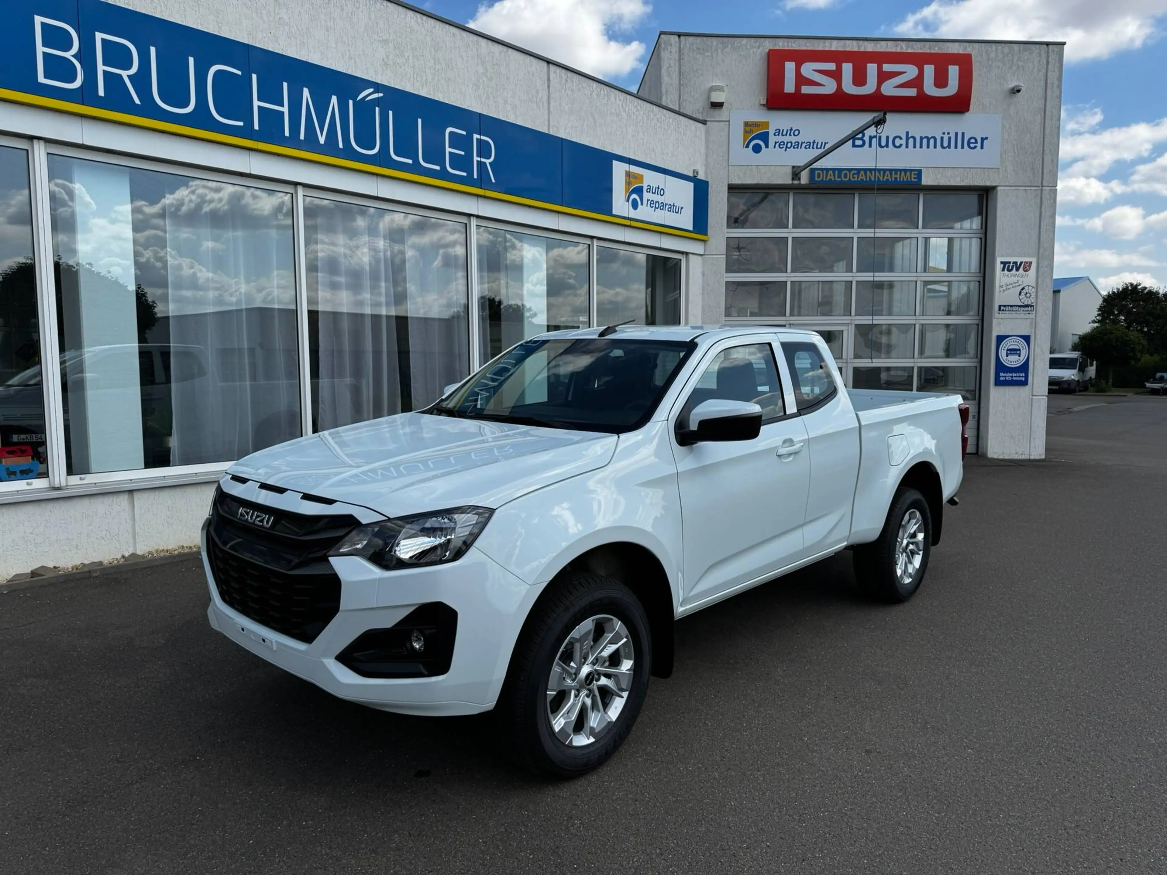 Isuzu D-Max MY26 4X4 AT LS 2,2L Rough Terrain Mode — photo 2