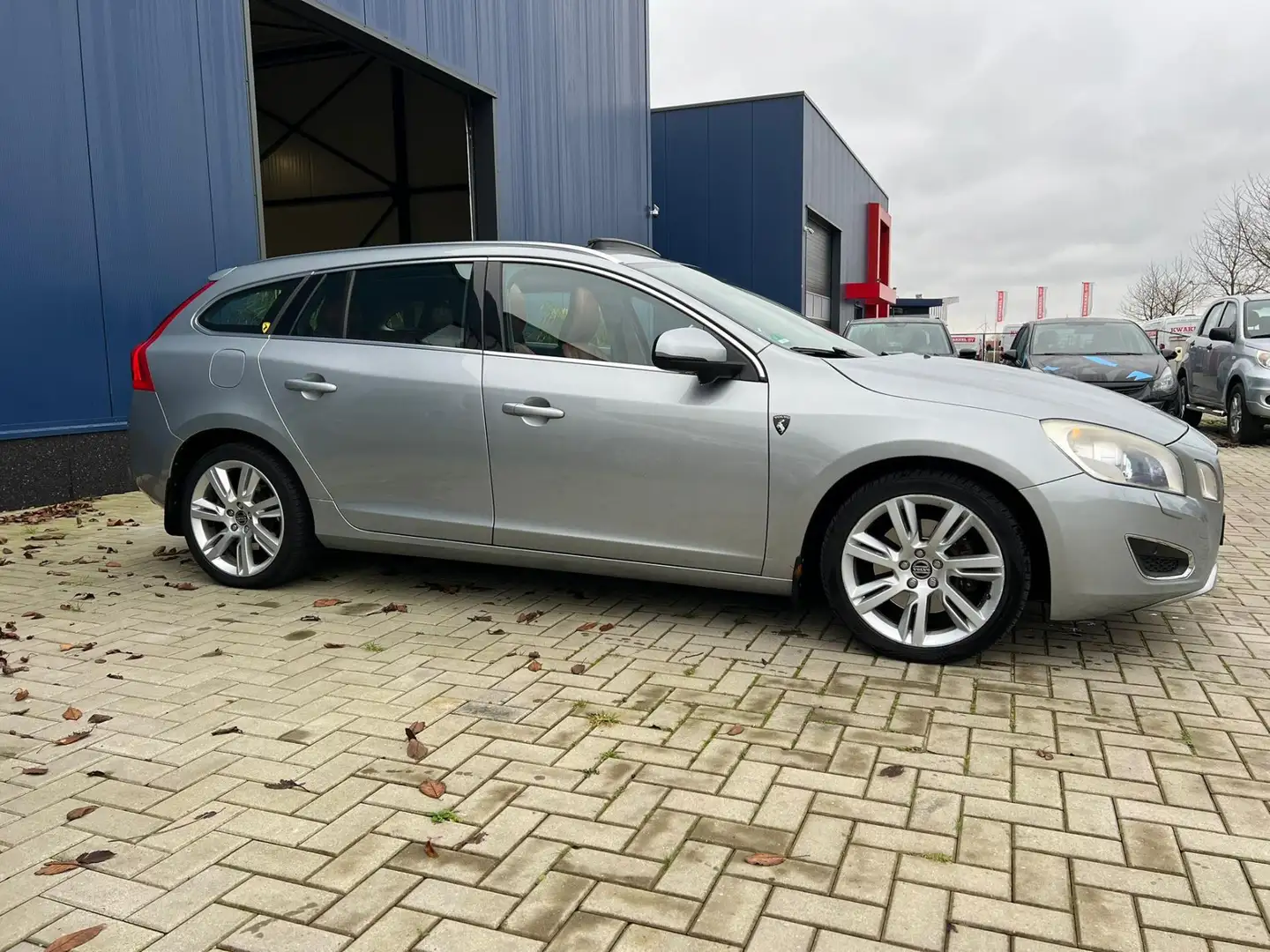 Volvo V60 2.0T Summum FULL OPTION / NAP! / 203PK / AUTOMAAT Gris - 2