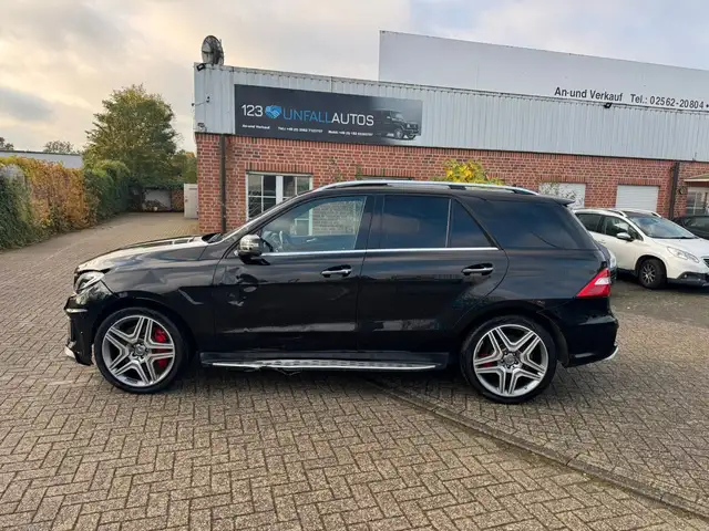 Mercedes-Benz ML 63 AMG ML63 AMG 4Matic Performance 410KW* PANORAMA-AHK*