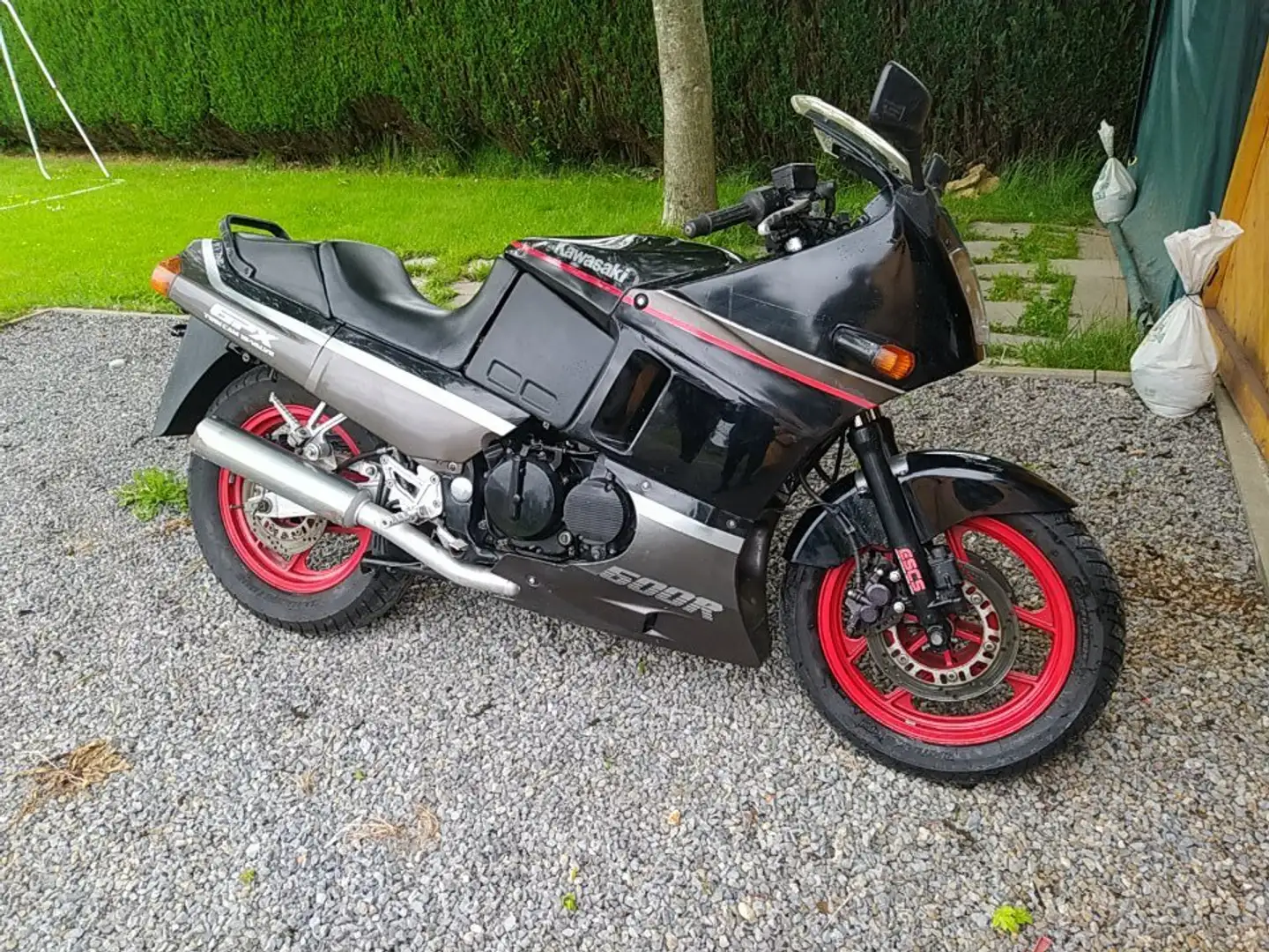Kawasaki GPX 600 R Zwart - 1