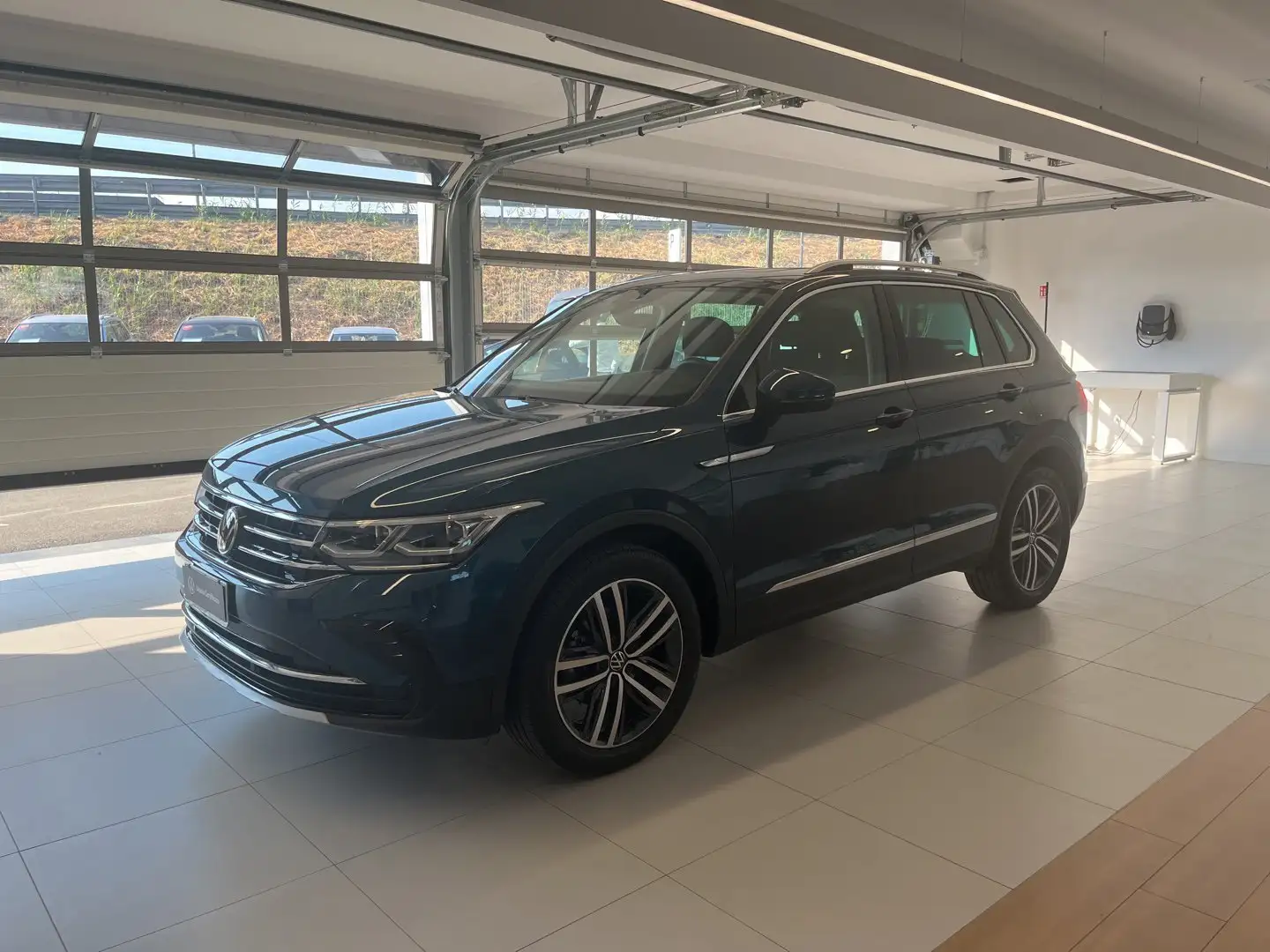 Volkswagen Tiguan 2.0 TDI SRC ELEGANCE 4M 150CV DSG Blu/Azzurro - 1